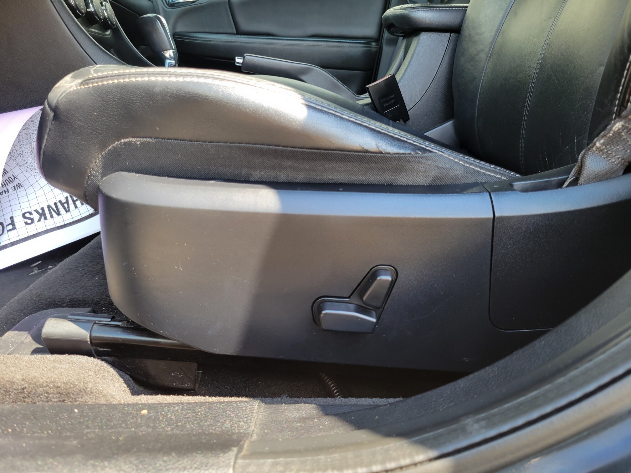 2011 Dodge Avenger Lux photo 4