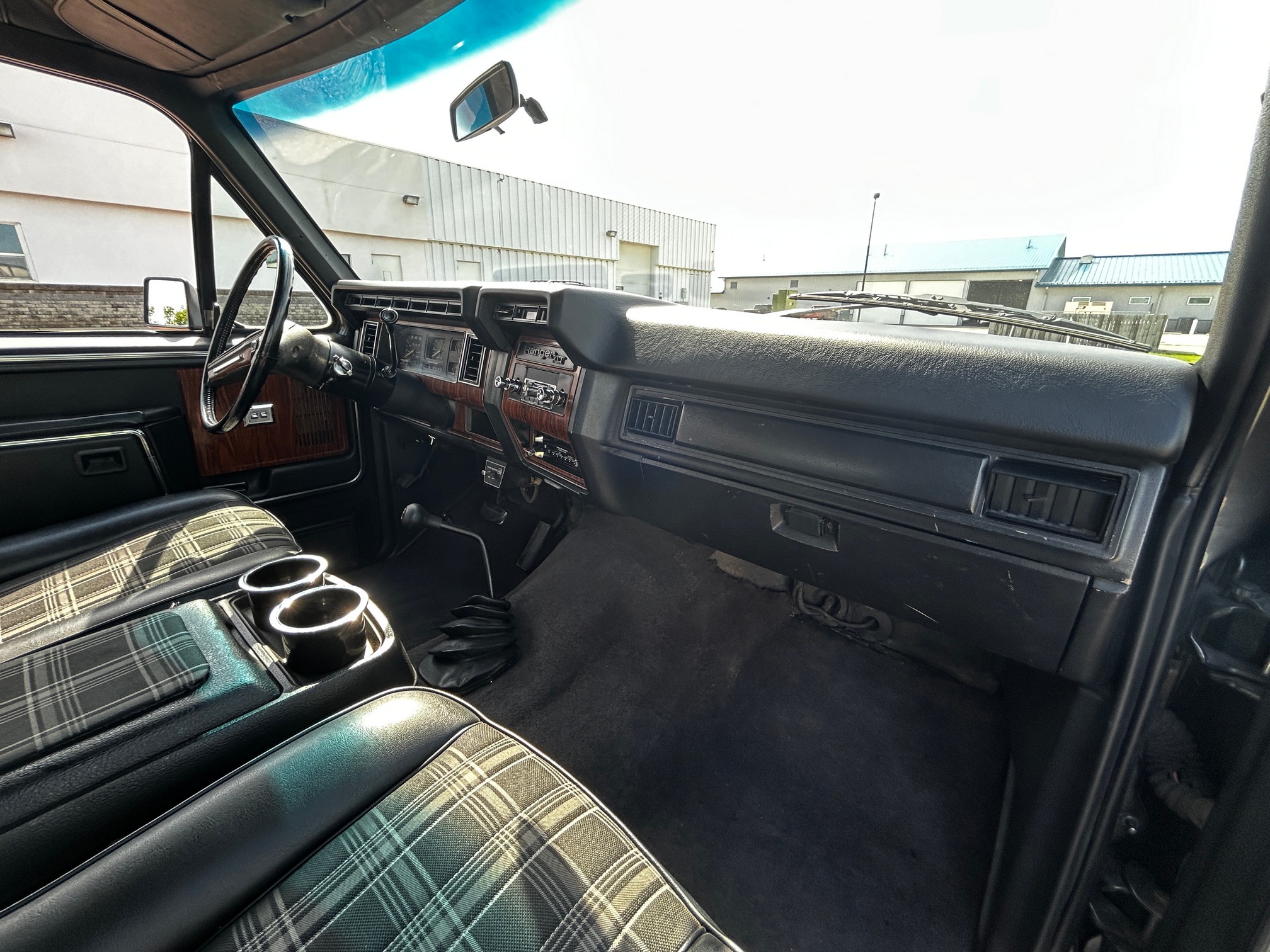 1981 Ford Bronco - Photo 33