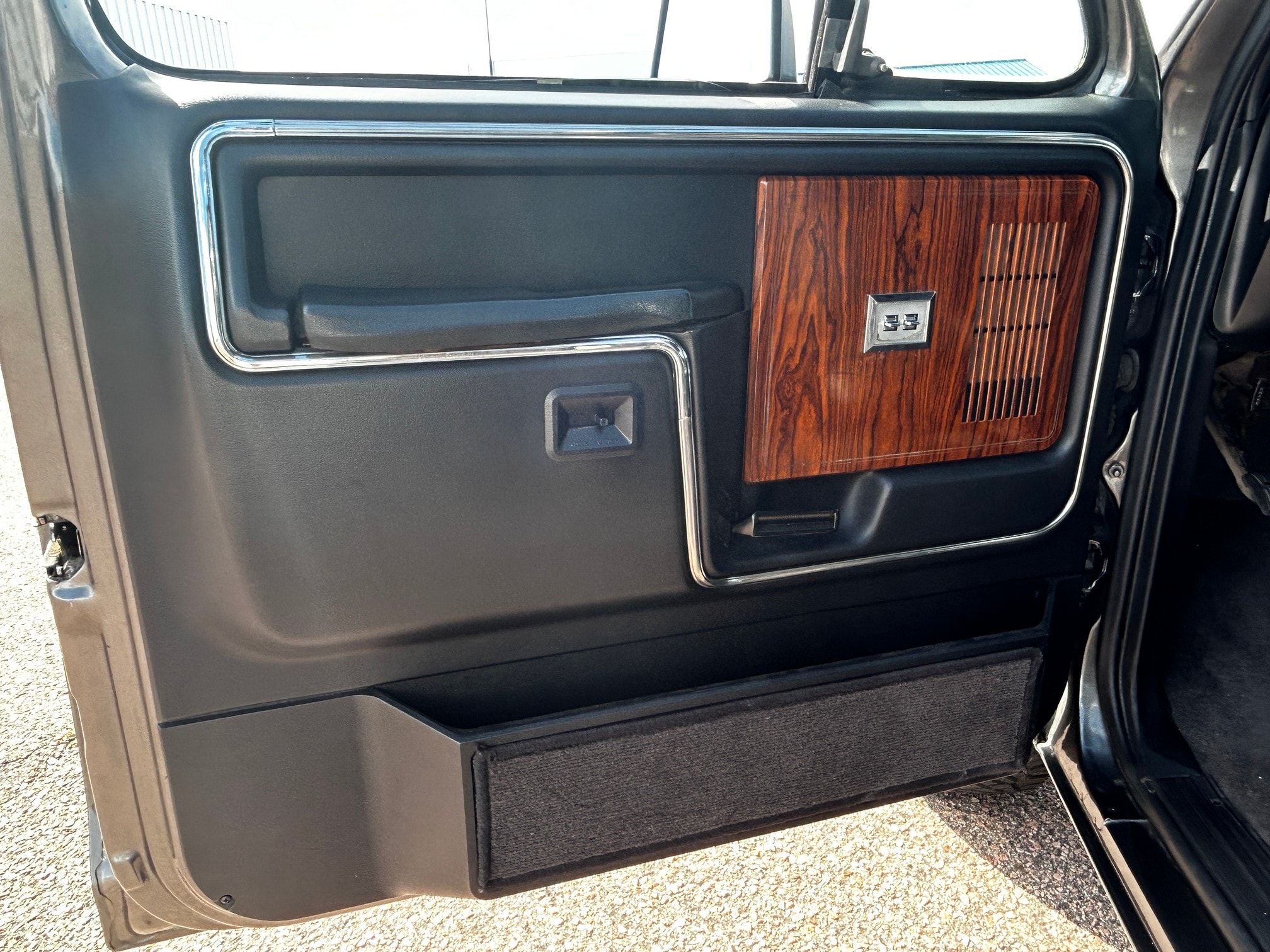 1981 Ford Bronco - Photo 8