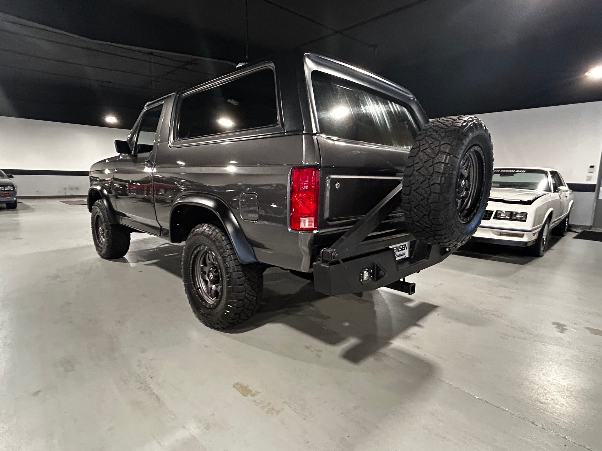1981 Ford Bronco - Photo 19