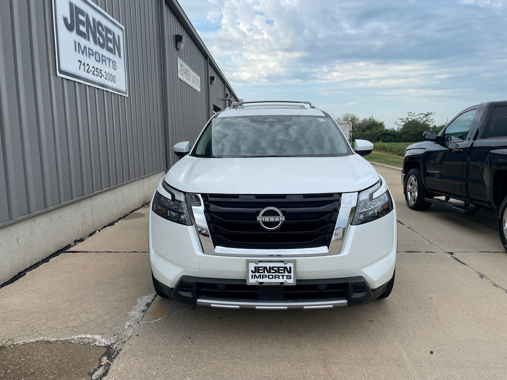 Used 2025 Nissan Pathfinder SL Sport Utility