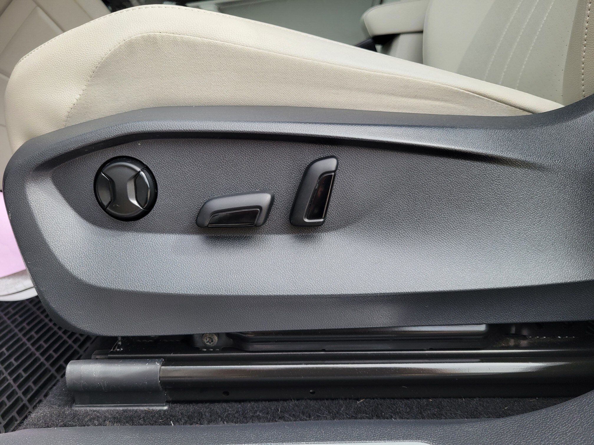 2022 Volkswagen Tiguan SE R-Line Black photo 2