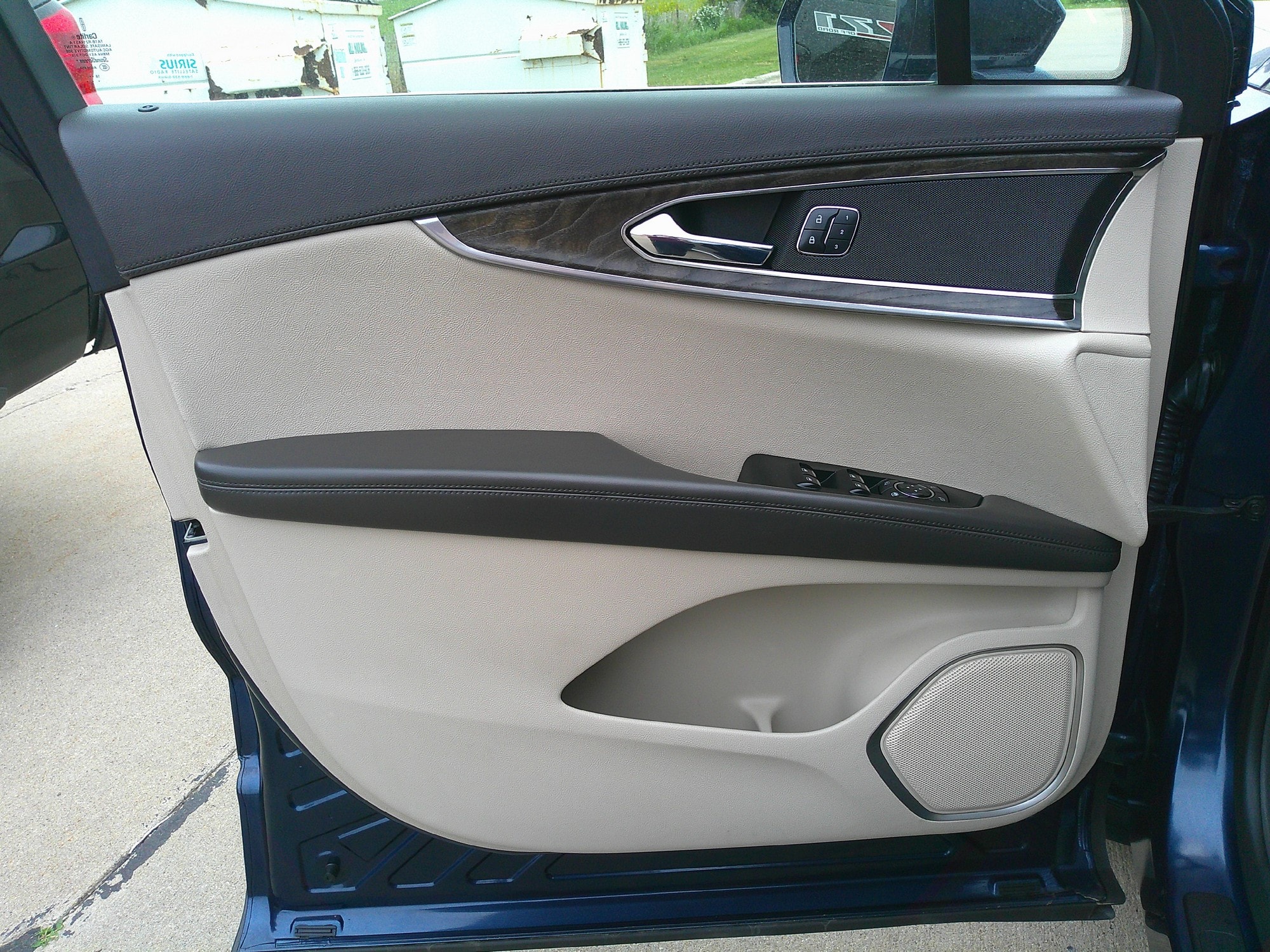 Used 2017 Lincoln MKX Select with VIN 2LMPJ8KP6HBL19210 for sale in Sioux City, IA