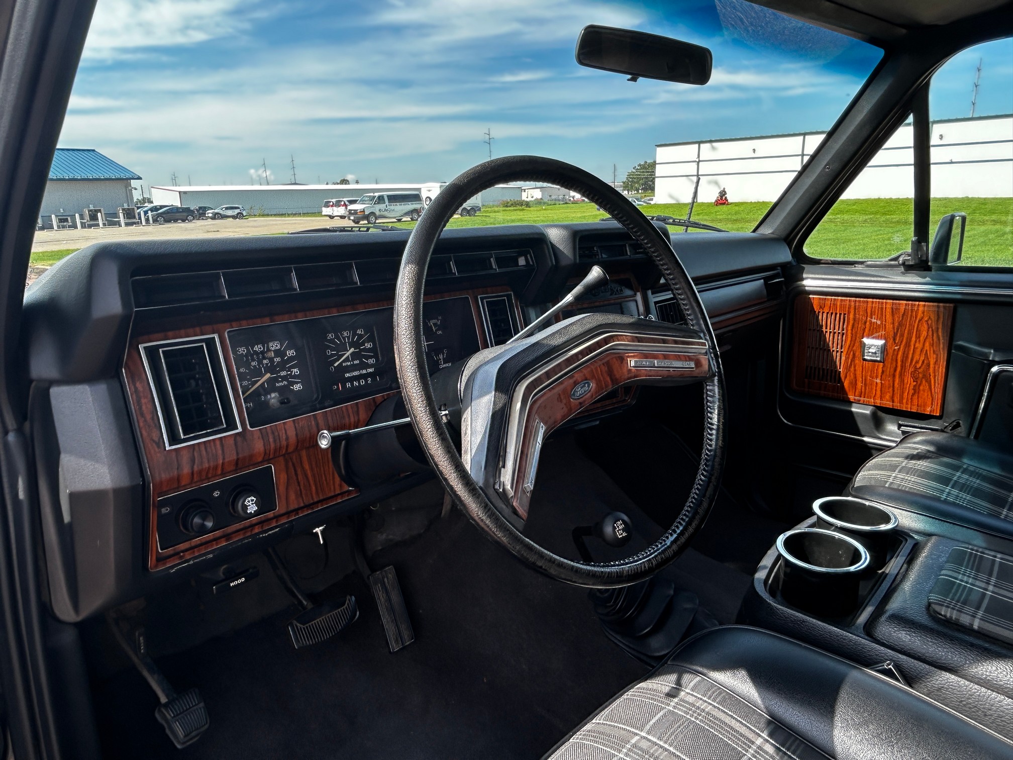 1981 Ford Bronco - Photo 10