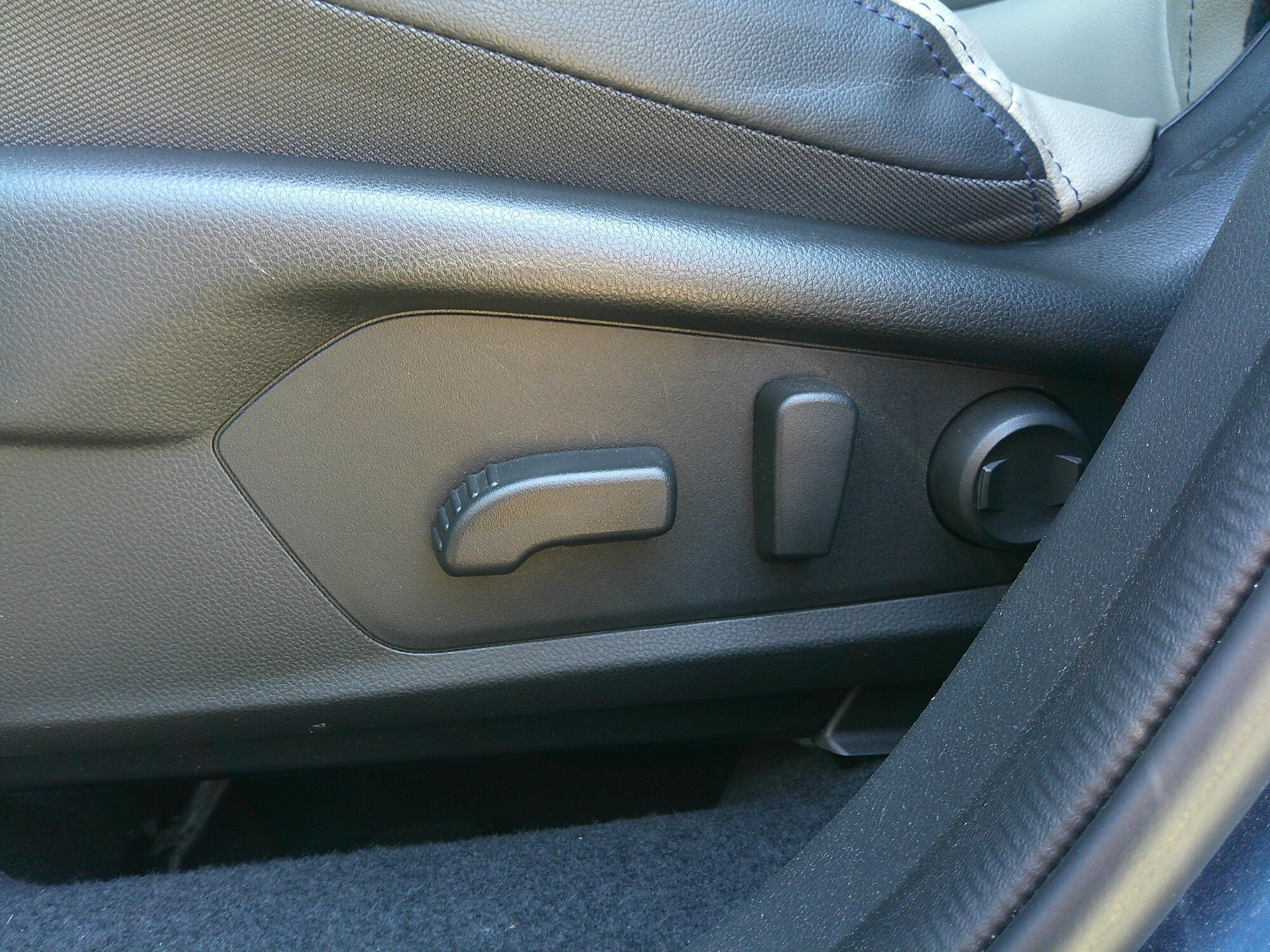 2025 Subaru Forester Limited Base photo 4