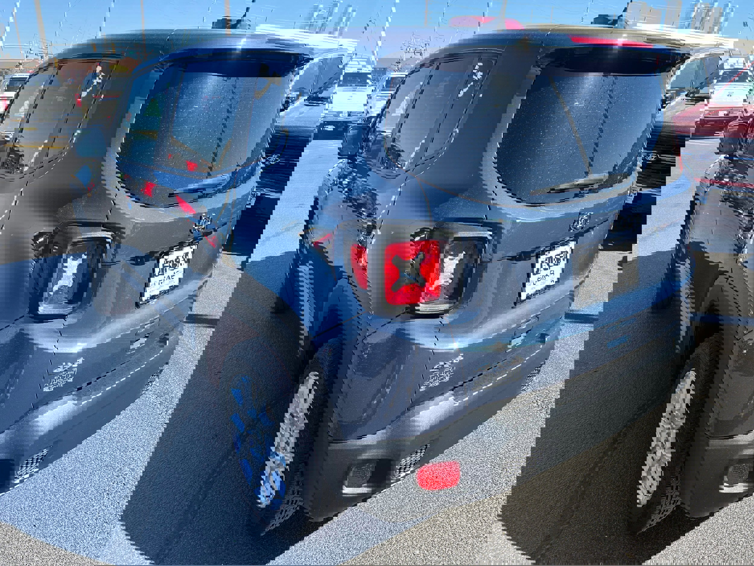 2023 Jeep Renegade Latitude photo 3