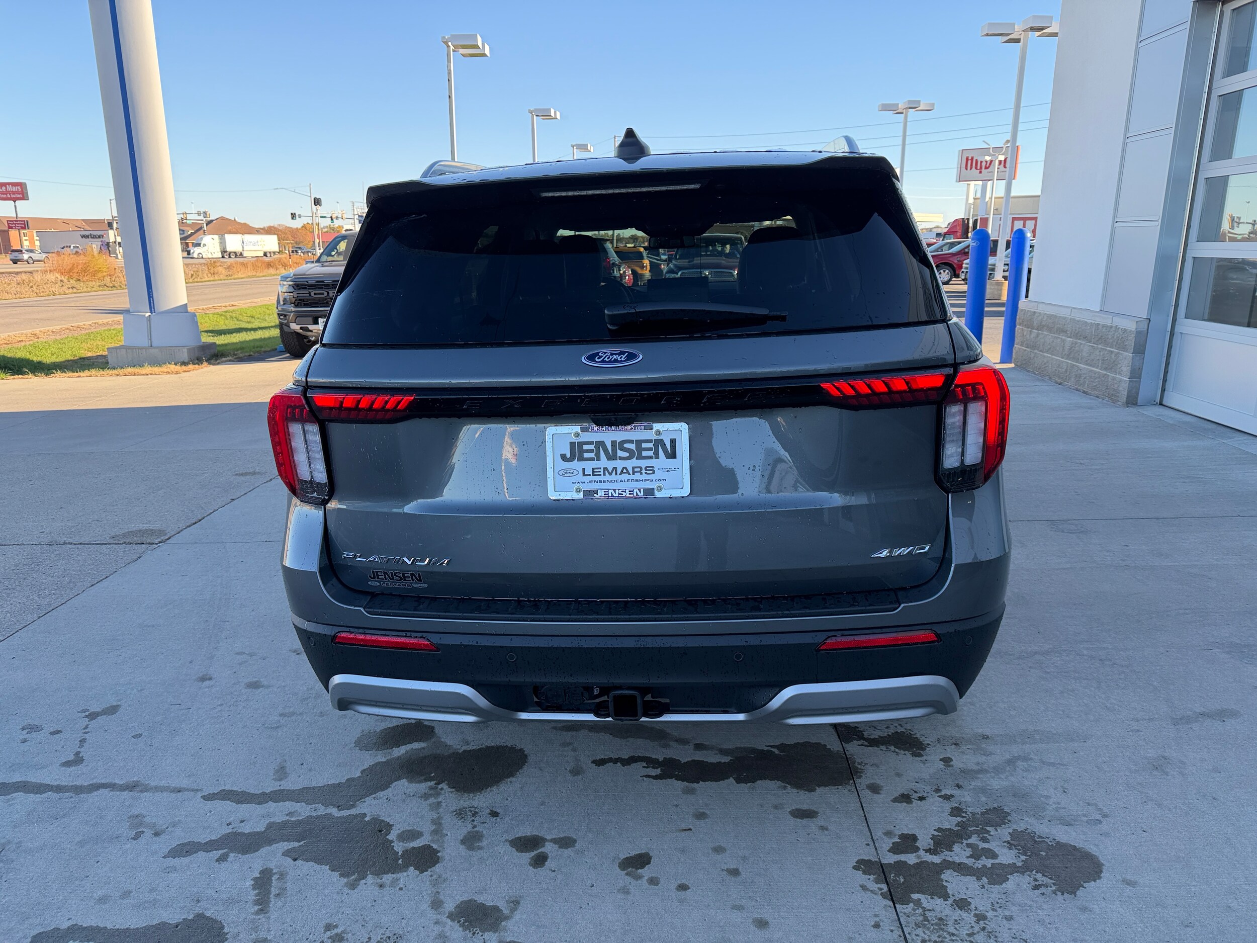 2026 Ford Explorer Platinum photo 2