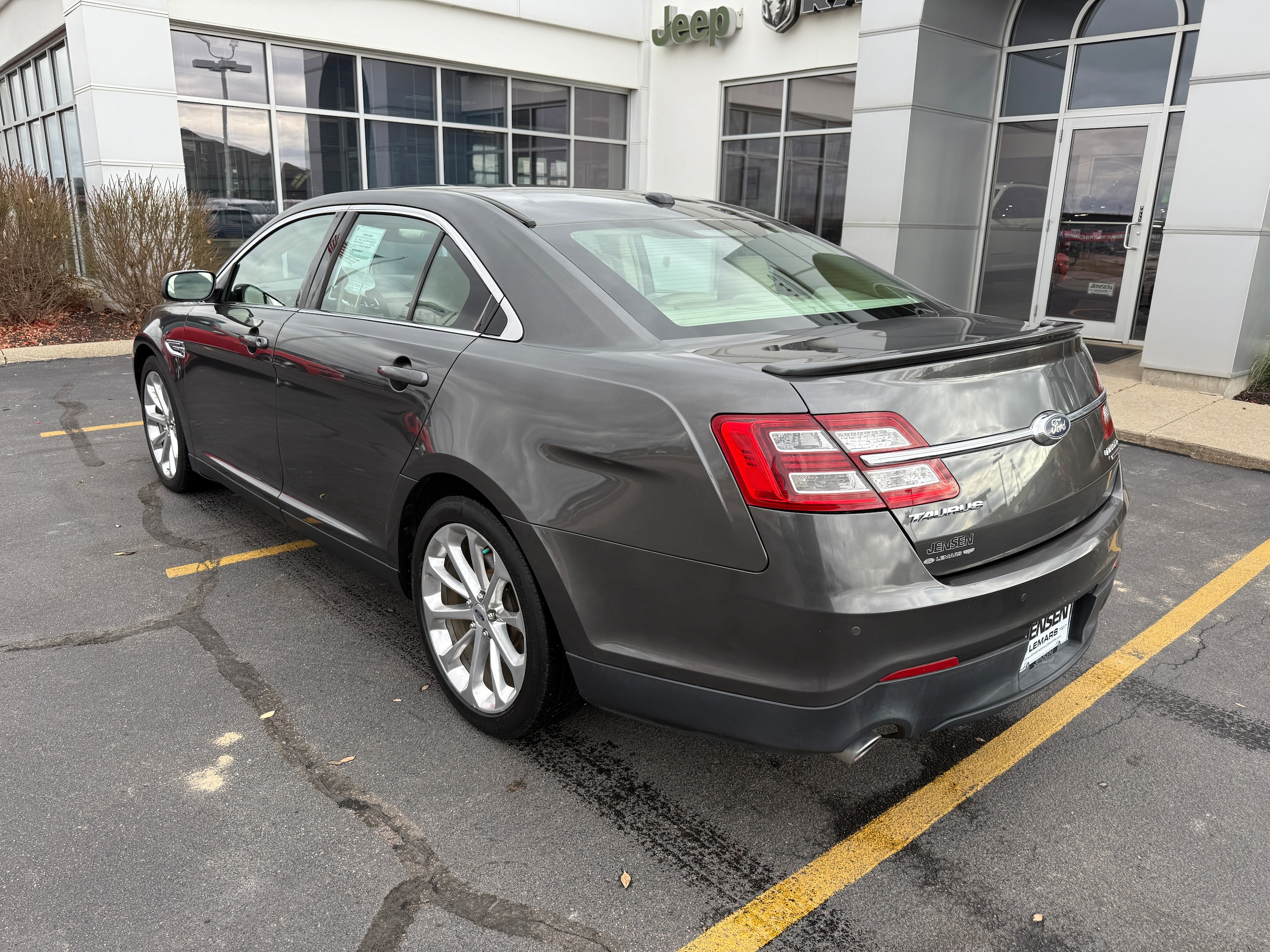 2017 Ford Taurus Limited photo 3