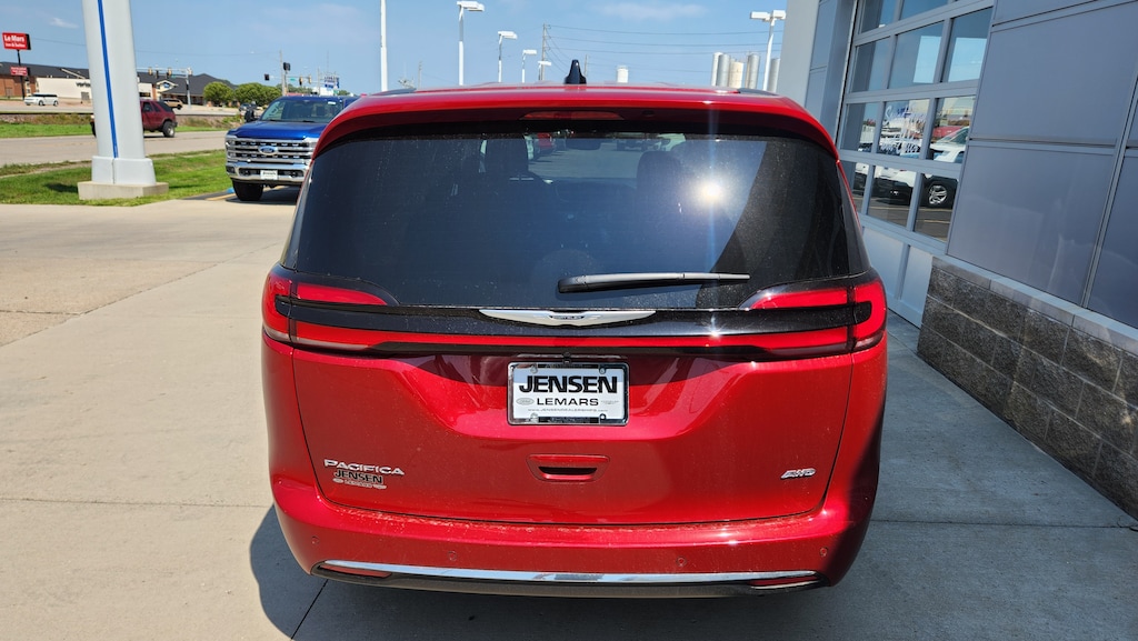 Used 2026 Chrysler Pacifica Select Van Passenger Van