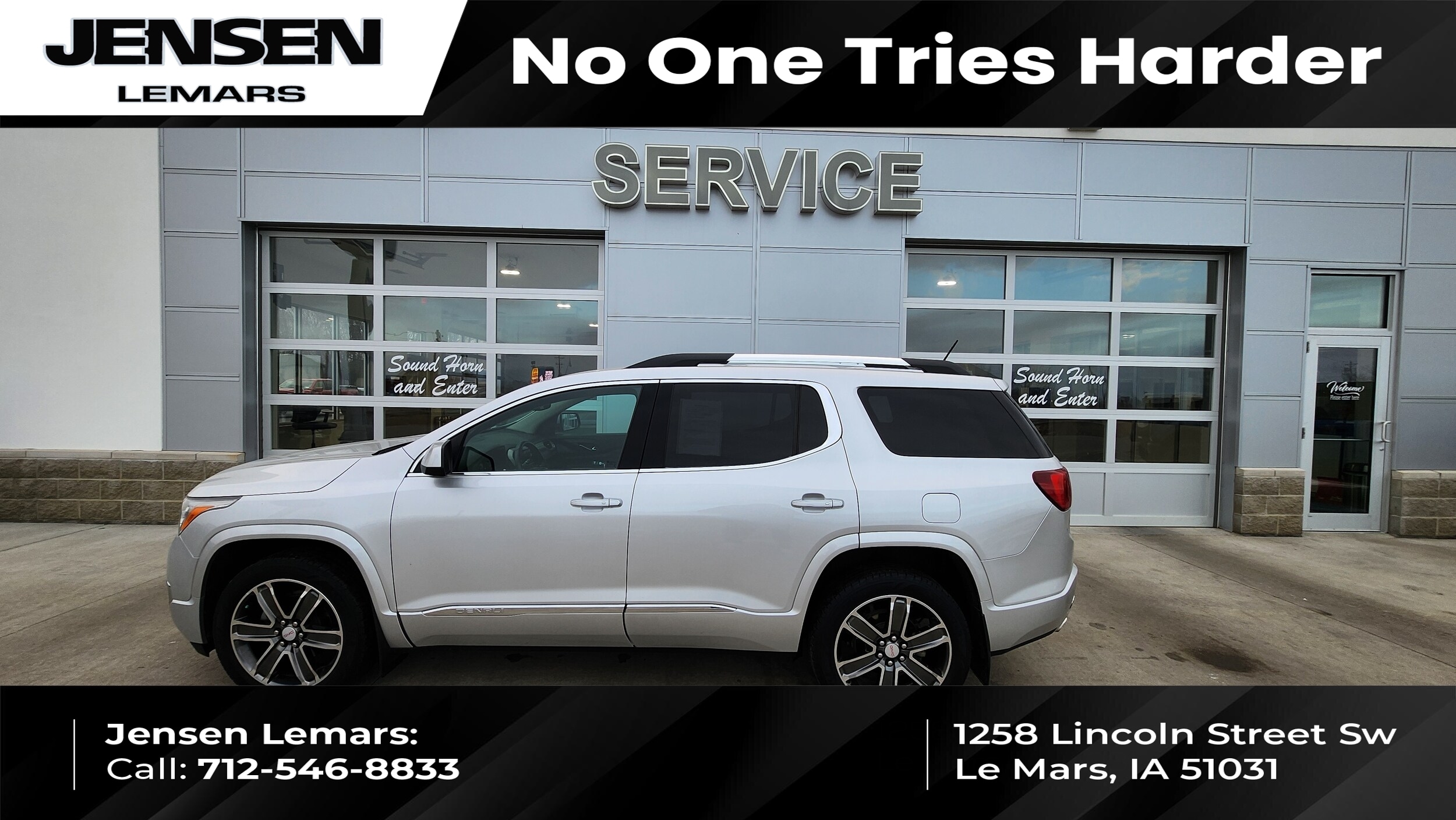 2017 GMC Acadia Denali's photo