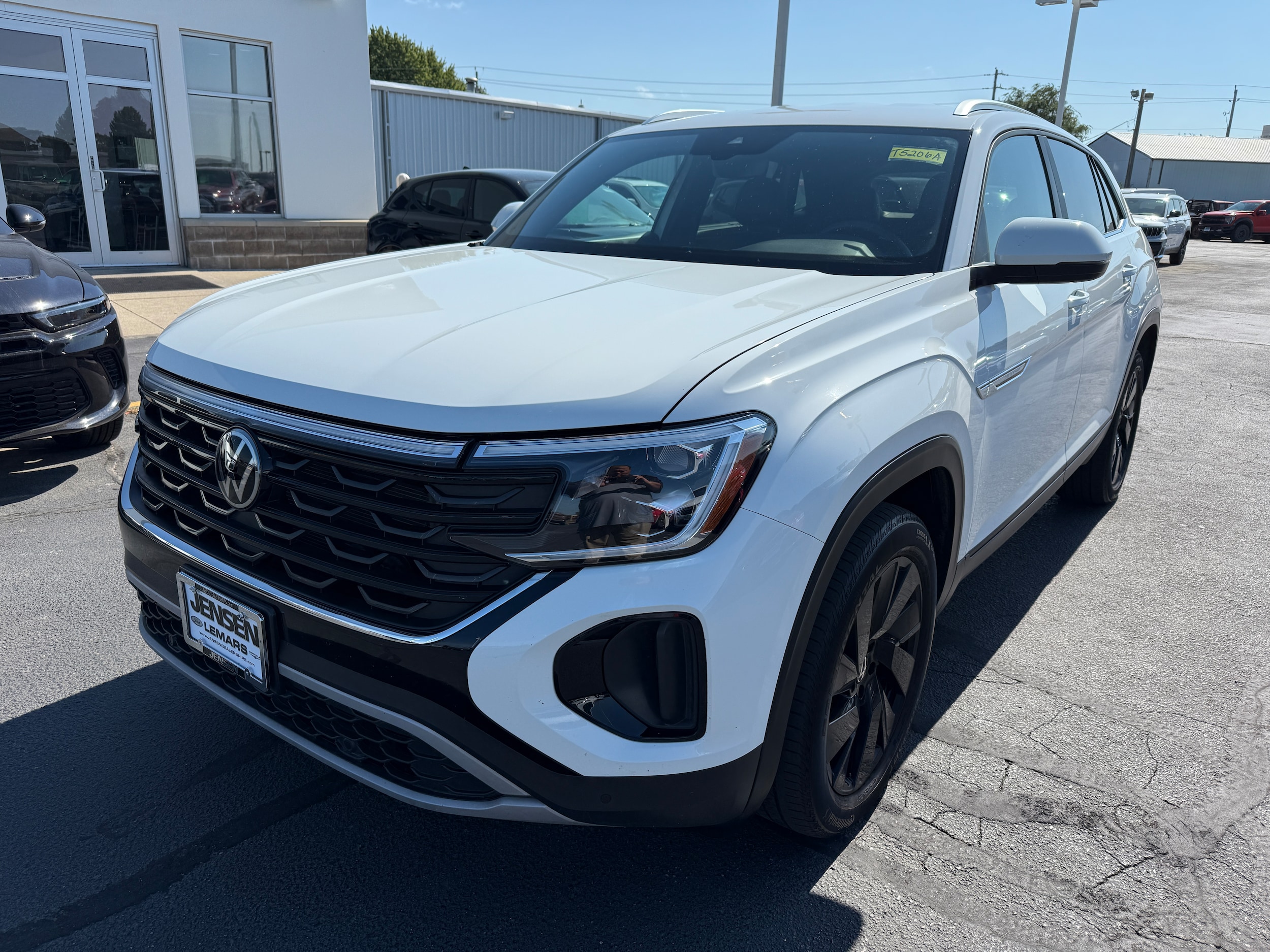 2024 Volkswagen Atlas Cross Sport SE Technology photo 2