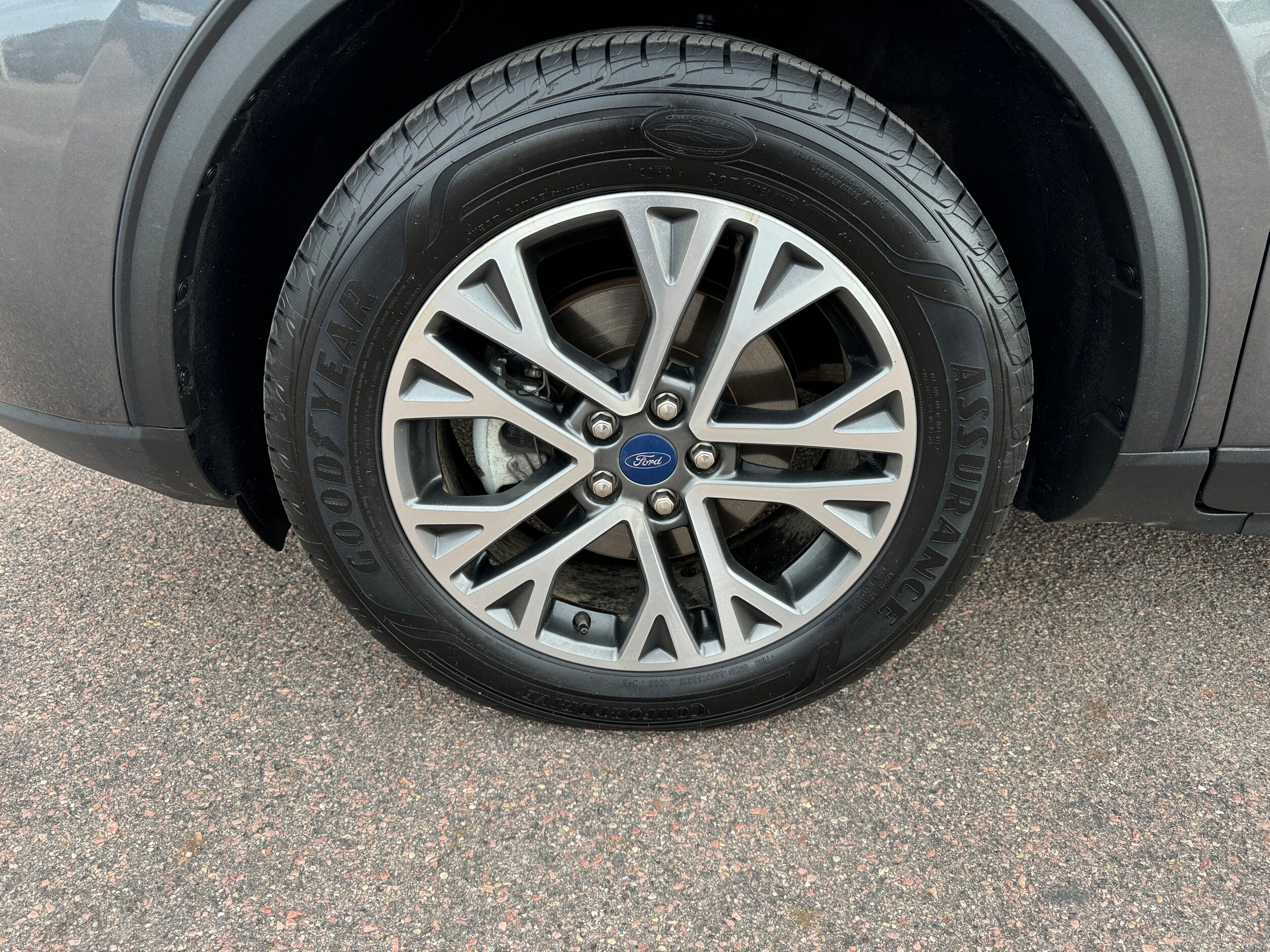 2020 Ford Escape SEL photo 2