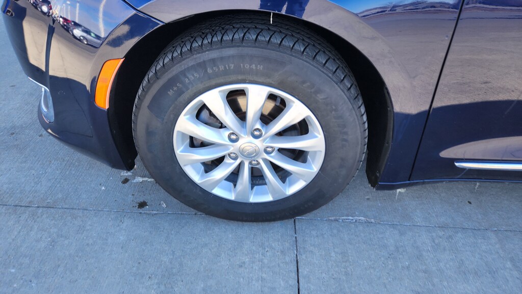 Used 2018 Chrysler Pacifica Touring L Van