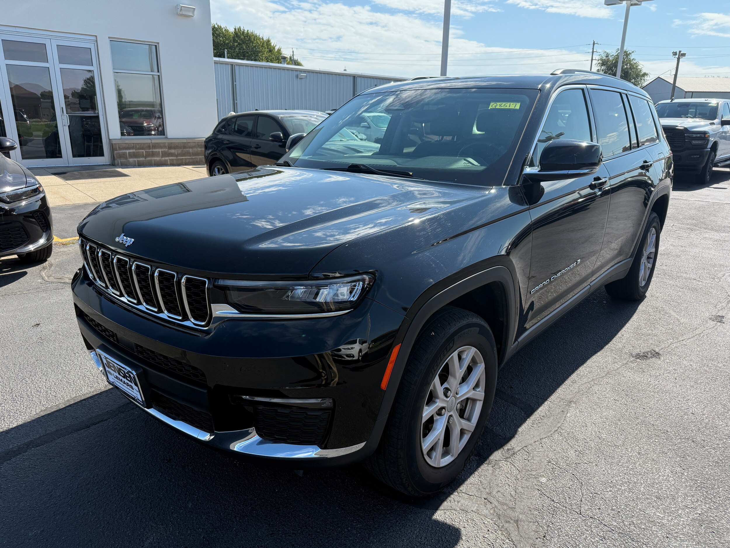 2022 Jeep Grand Cherokee Limited photo 2