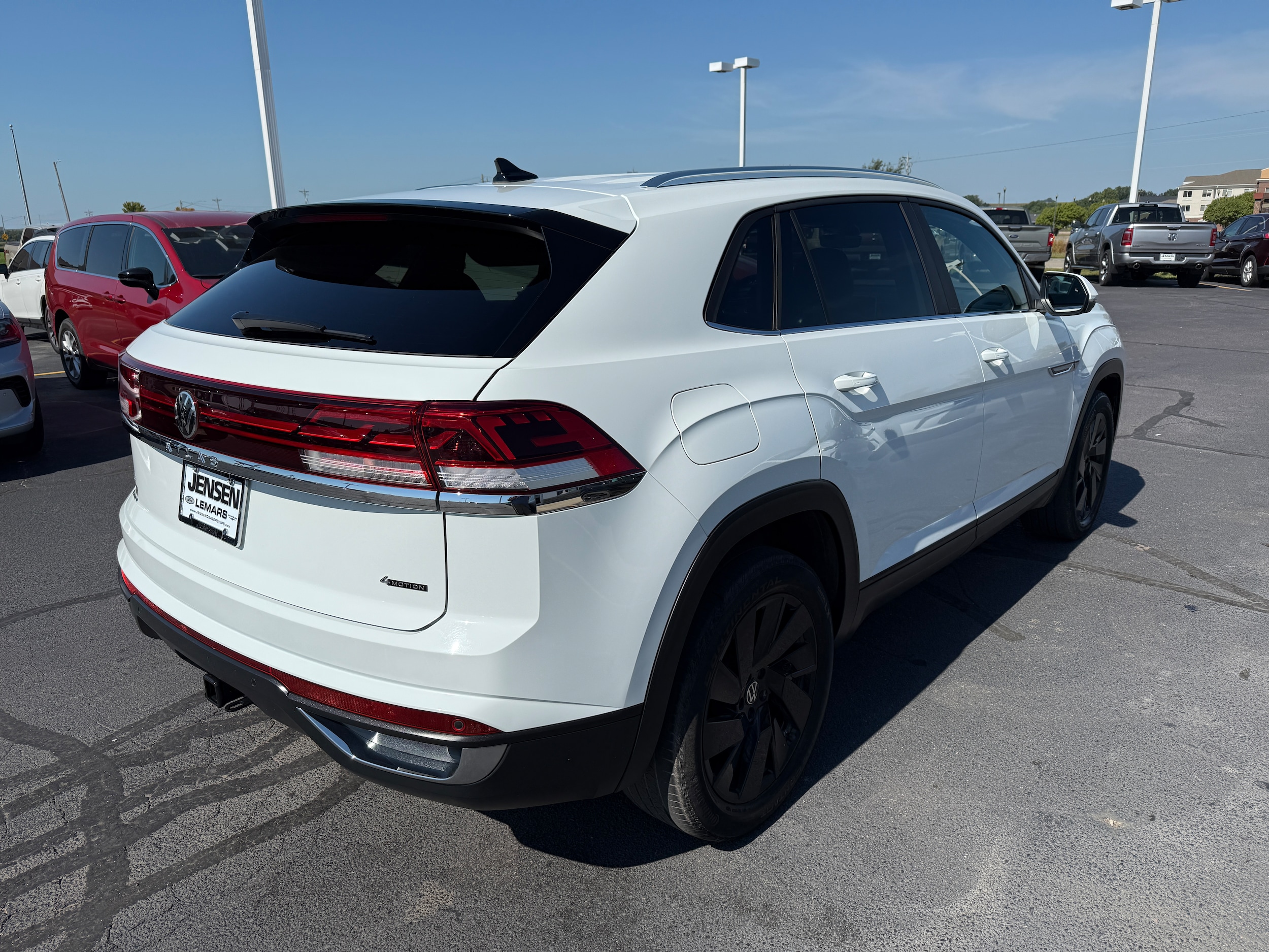 2024 Volkswagen Atlas Cross Sport SE Technology photo 4