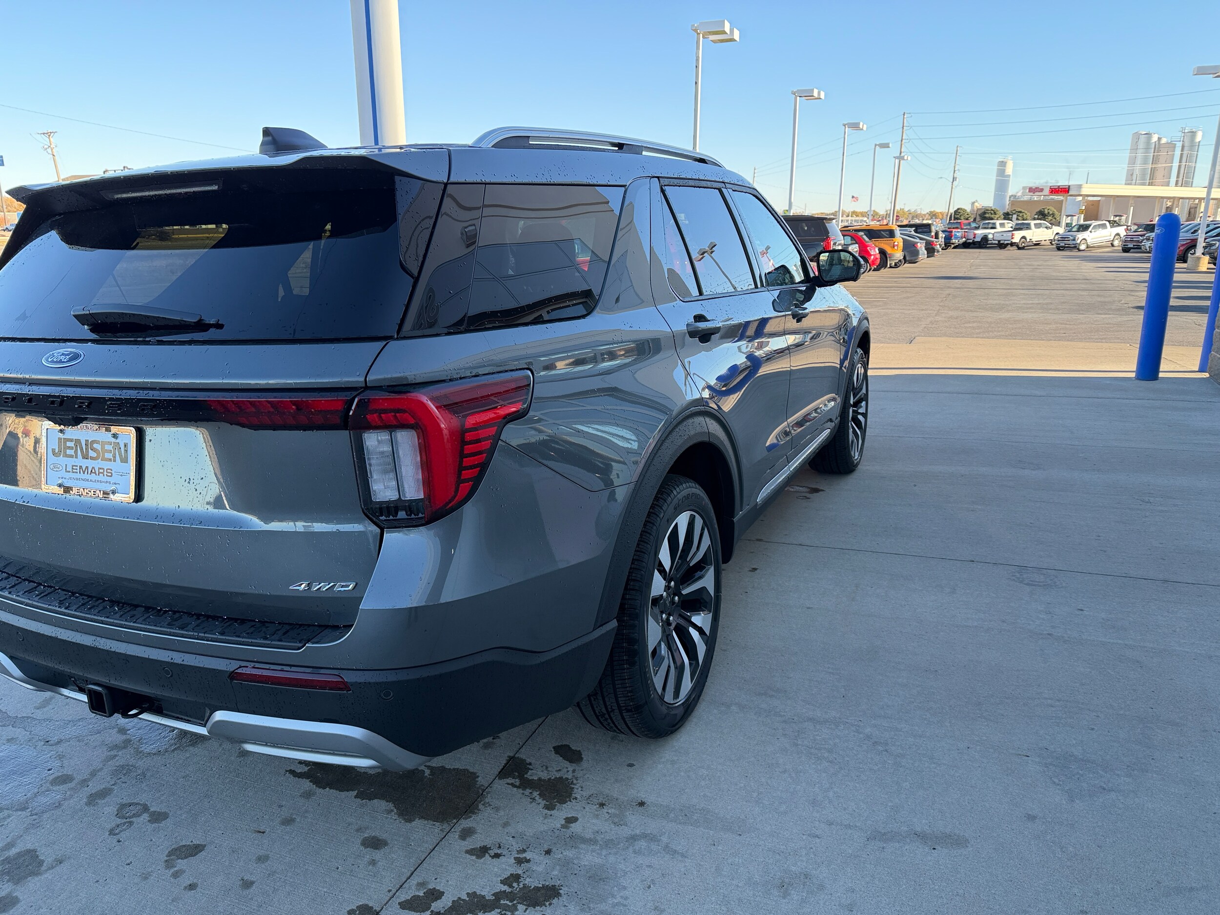 2026 Ford Explorer Platinum photo 3