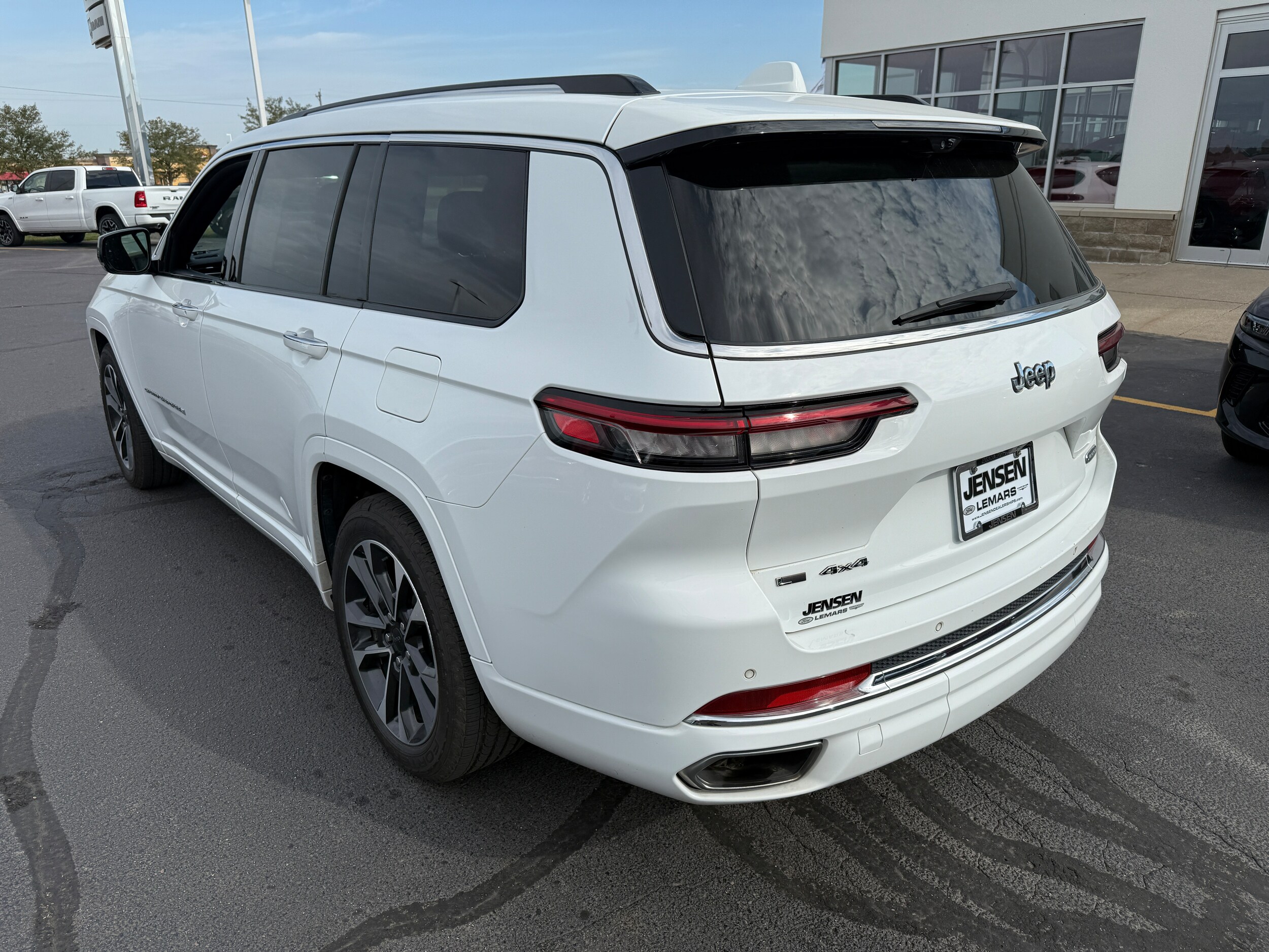 2022 Jeep Grand Cherokee Overland photo 3