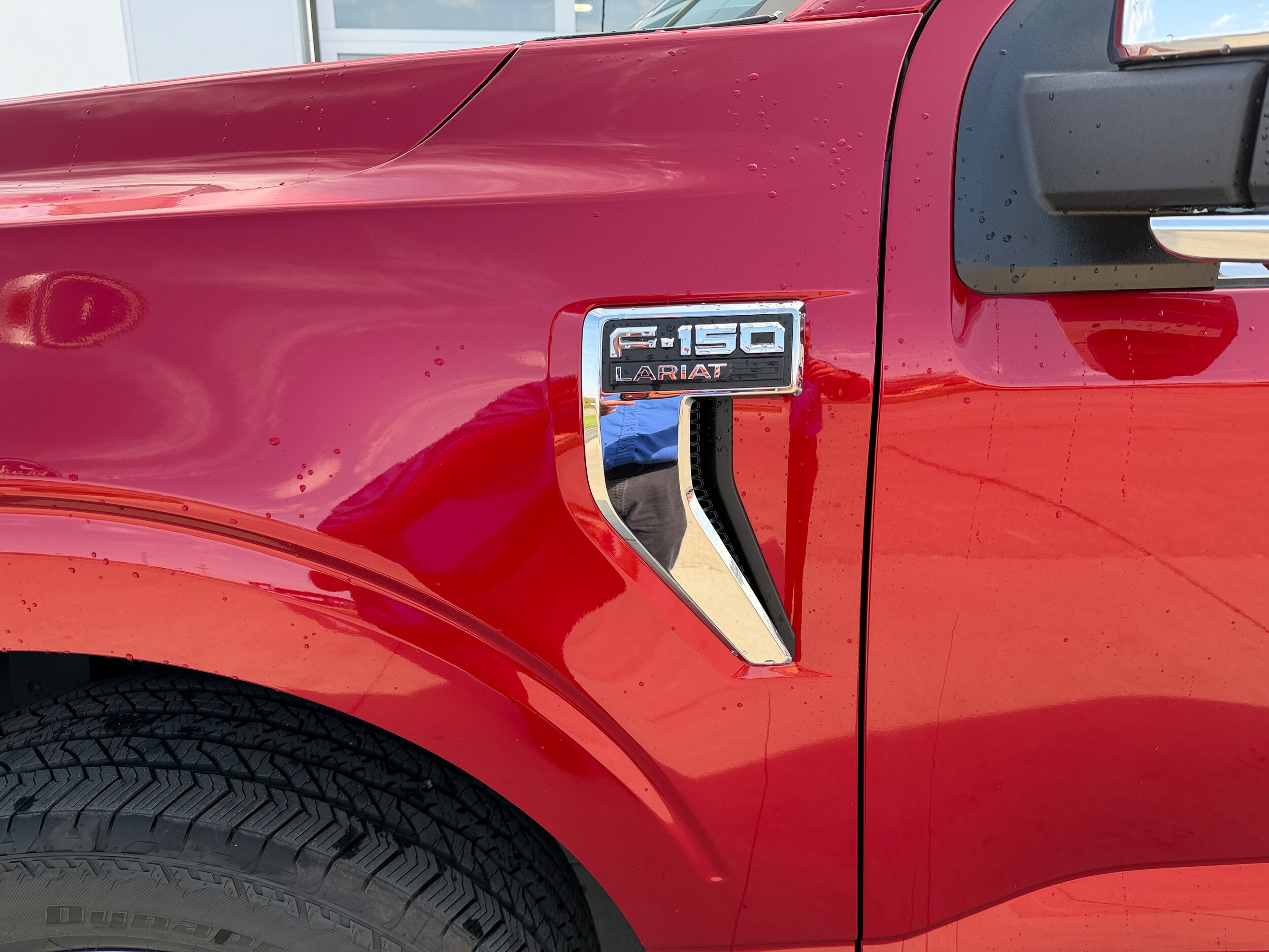 2025 Ford F-150 Lariat photo 2