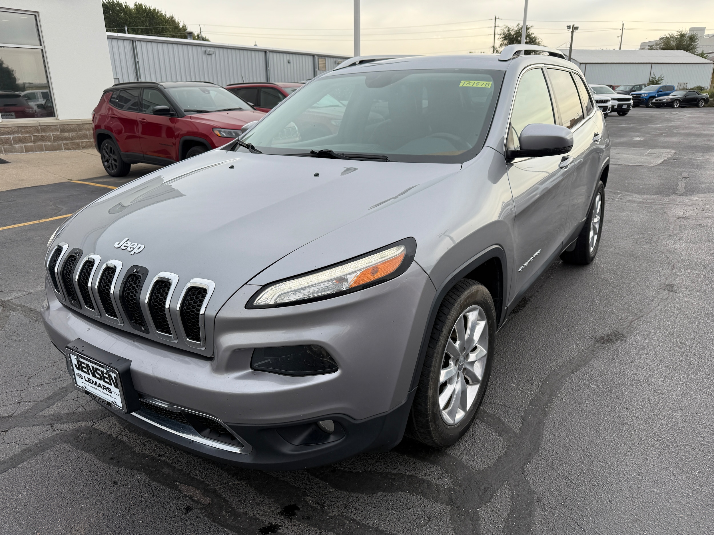 2017 Jeep Cherokee Limited photo 2