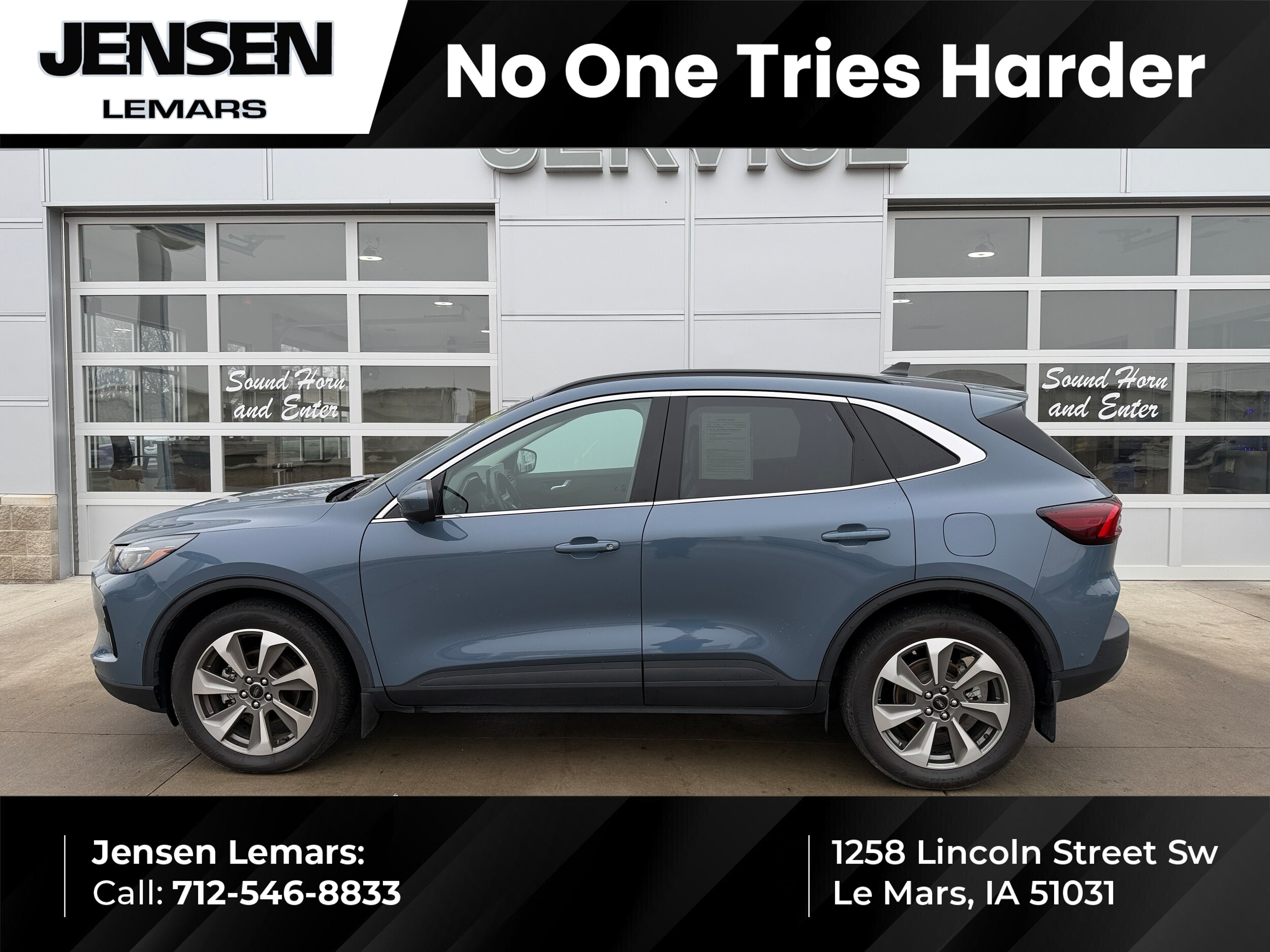 2023 Ford Escape Platinum's photo