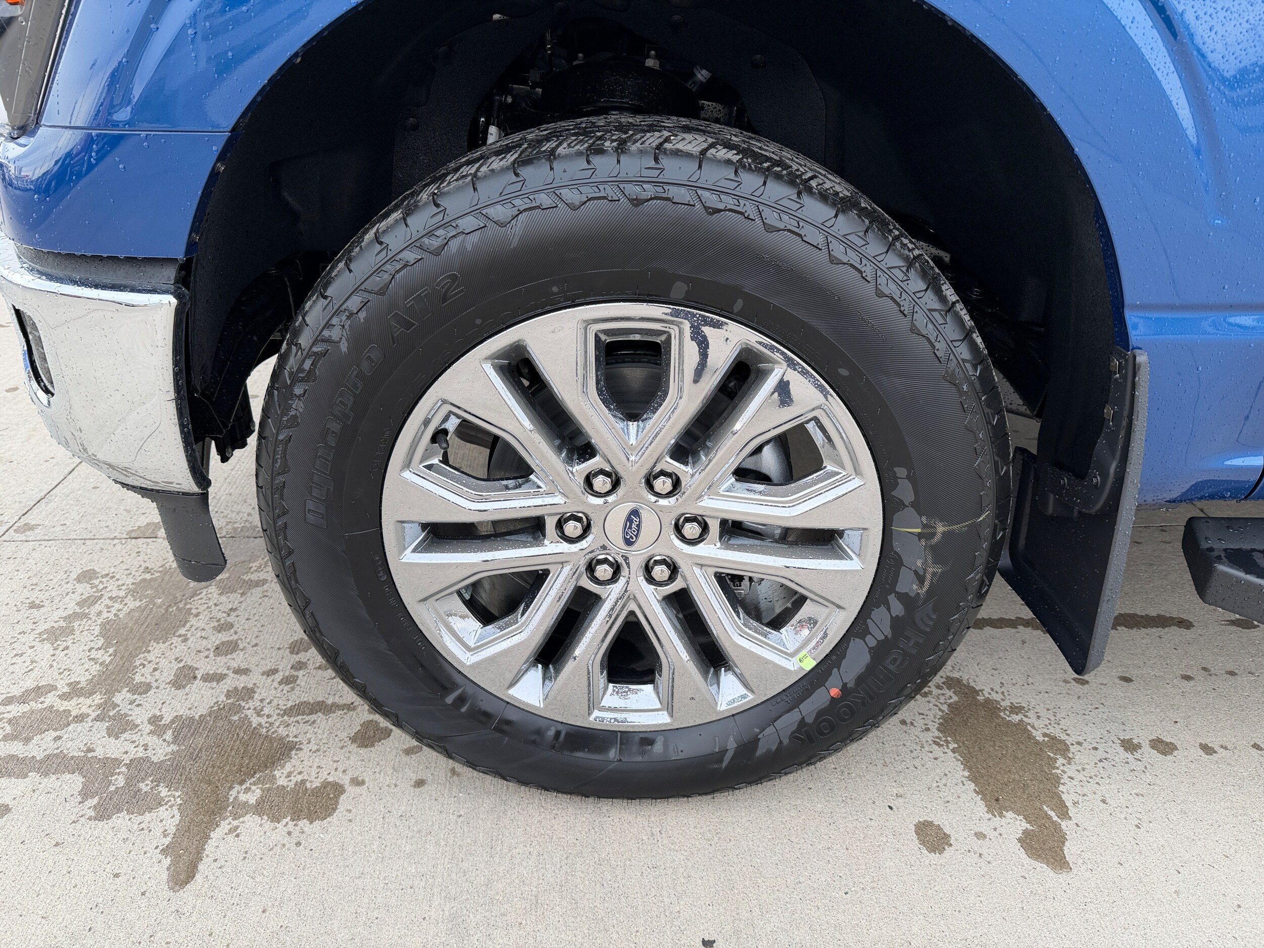 2025 Ford F-150 Lariat photo 2