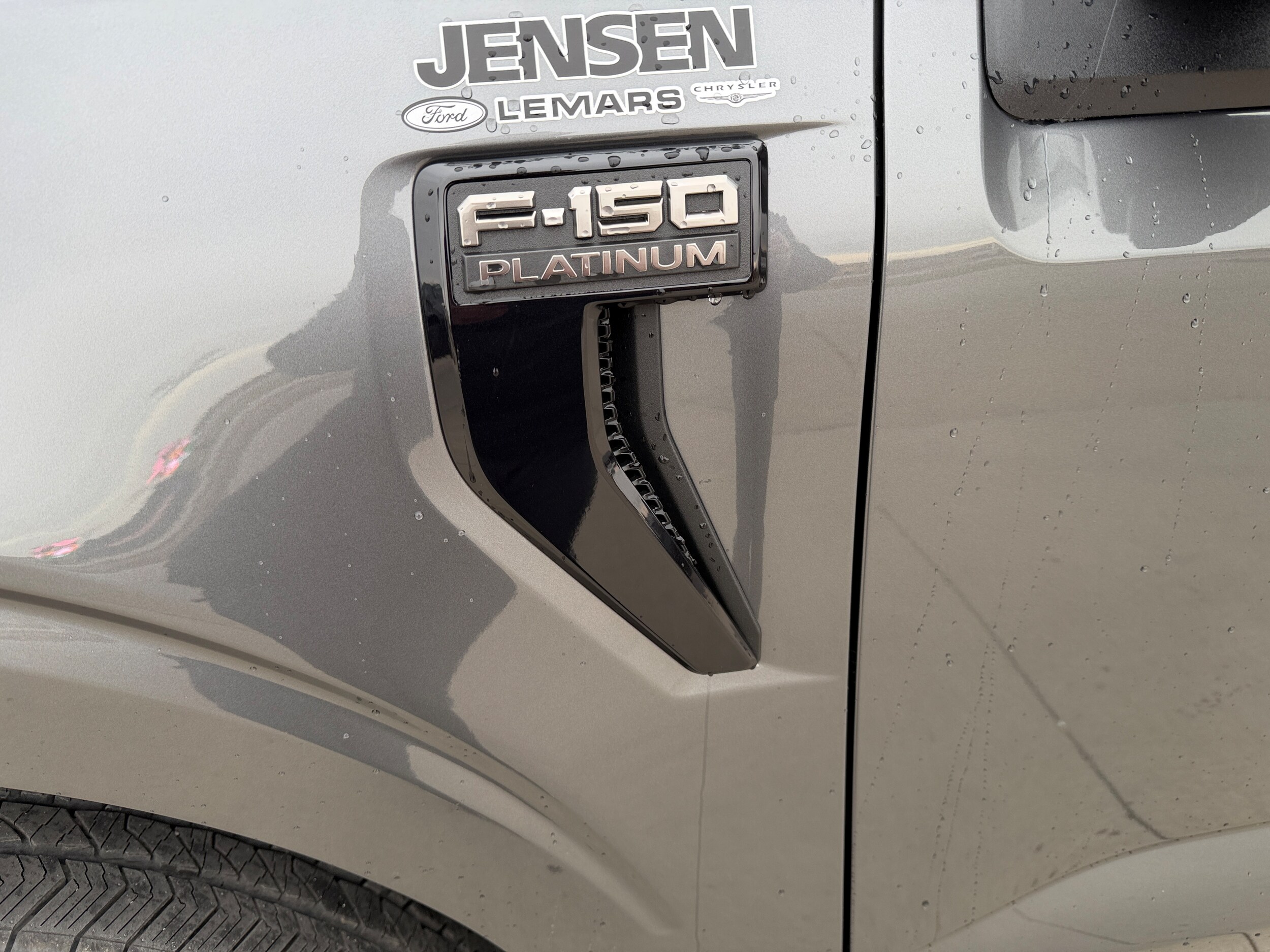 2025 Ford F-150 Platinum photo 2