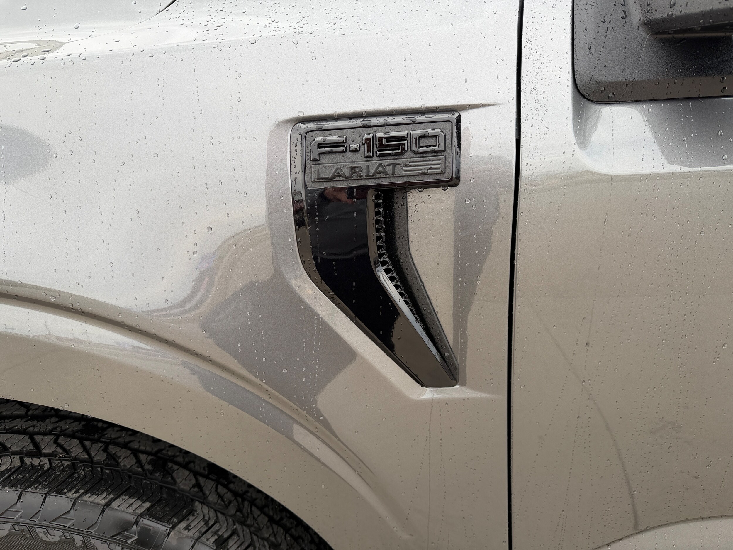 2025 Ford F-150 Lariat photo 2
