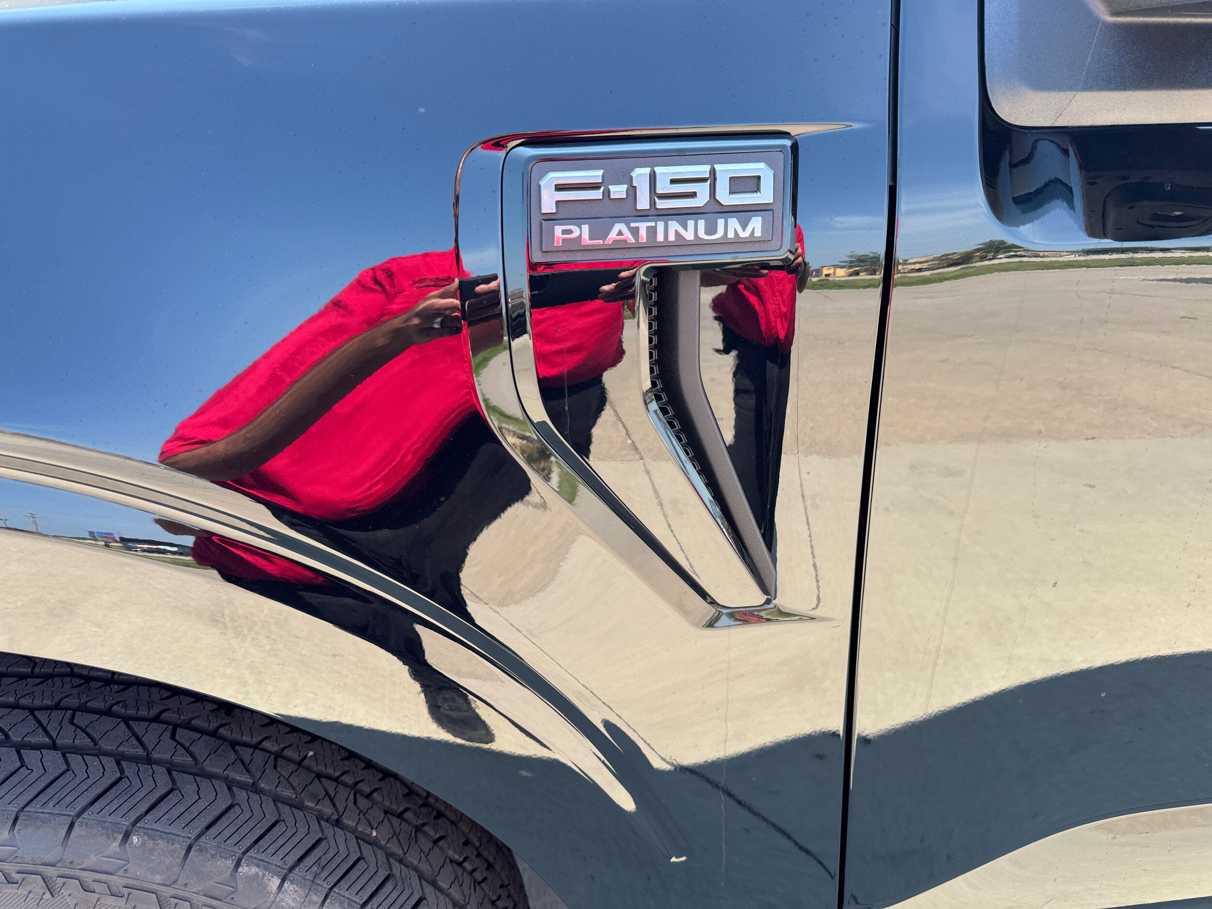 2025 Ford F-150 Platinum photo 2