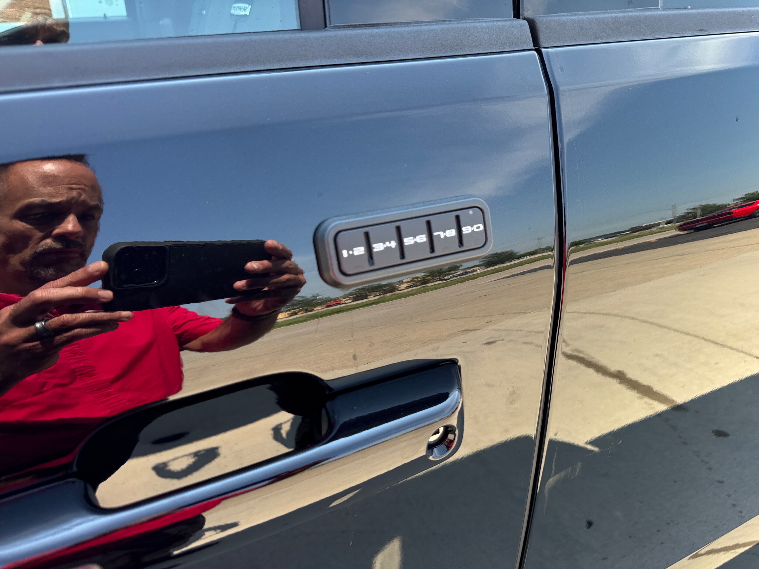 2025 Ford F-150 Platinum photo 3