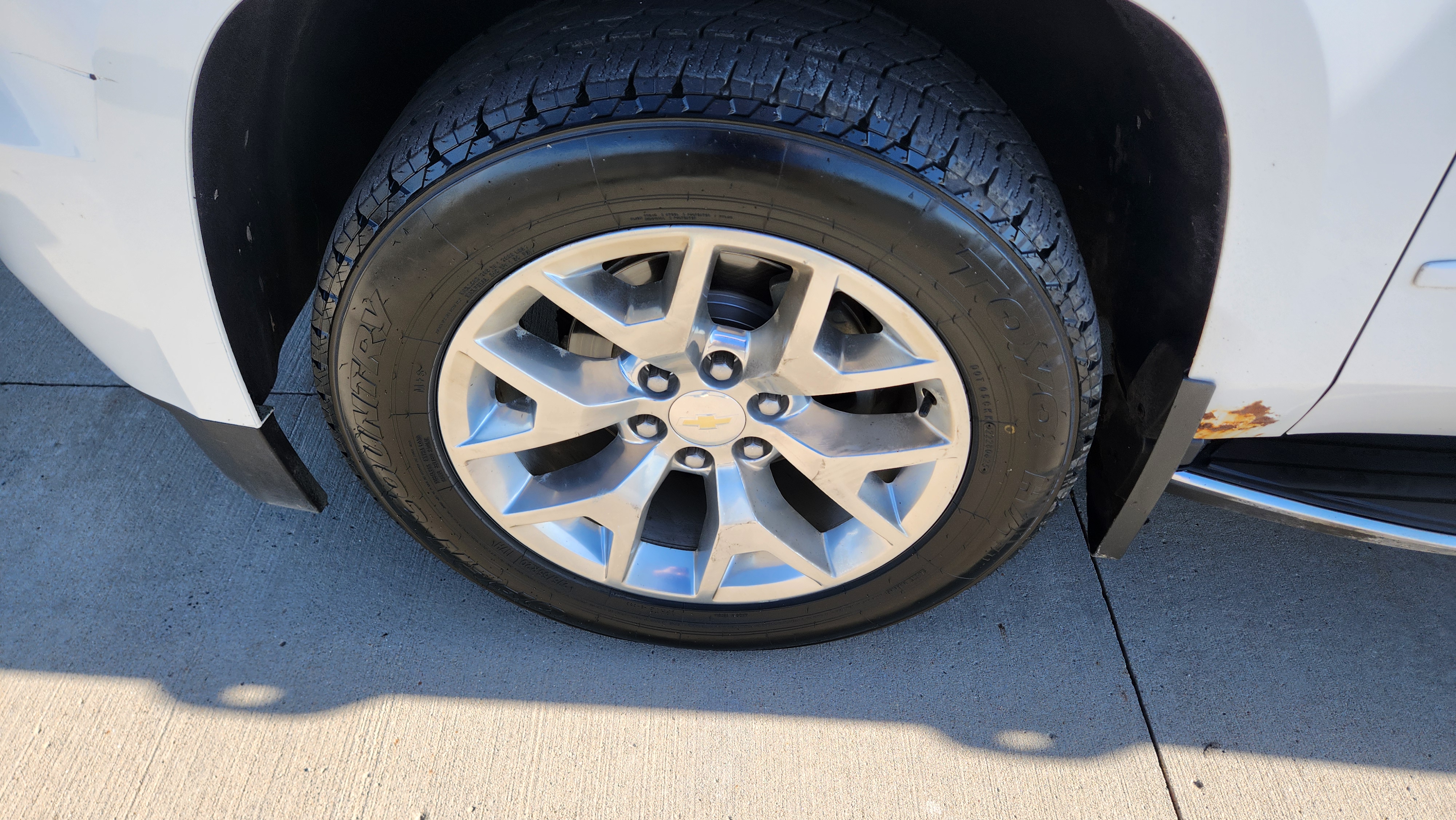 Used 2018 Chevrolet Tahoe Premier with VIN 1GNSKCKC5JR216104 for sale in Le Mars, IA