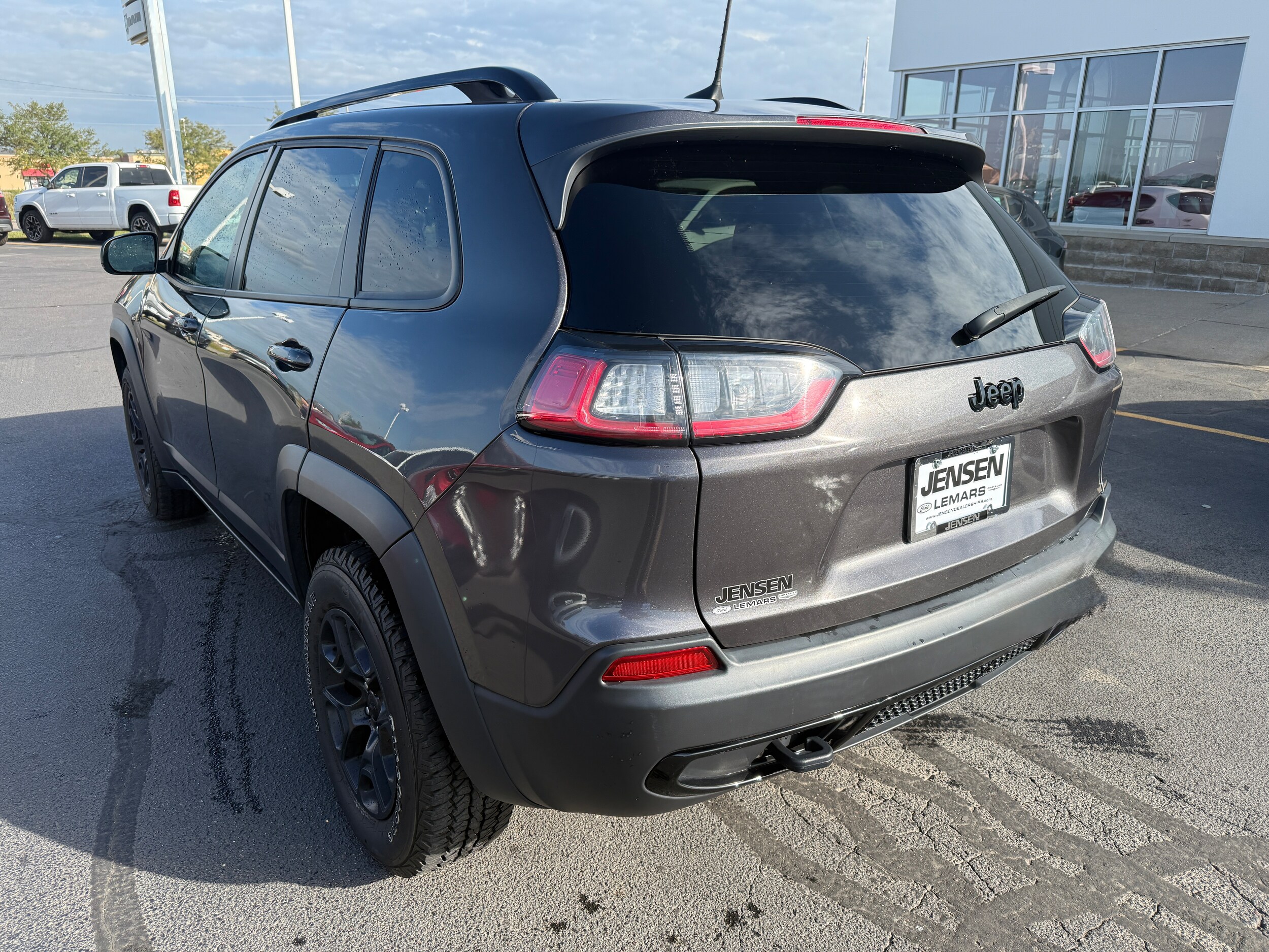 2022 Jeep Cherokee Latitude photo 2