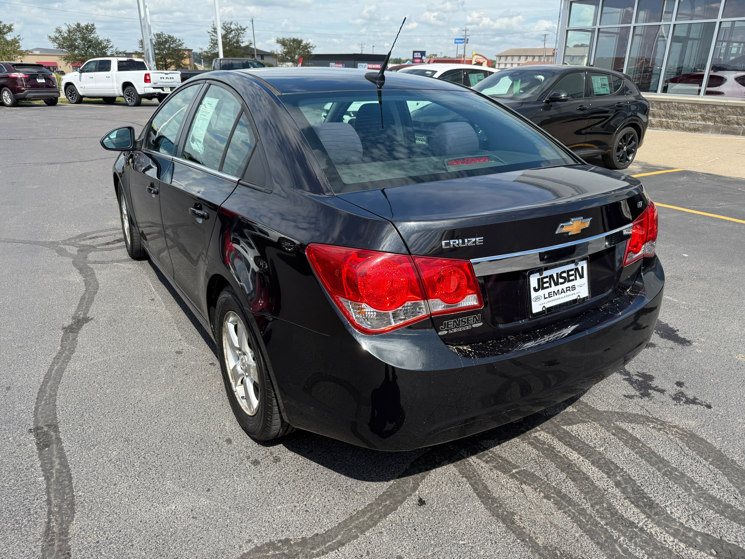 2014 Chevrolet Cruze photo 2