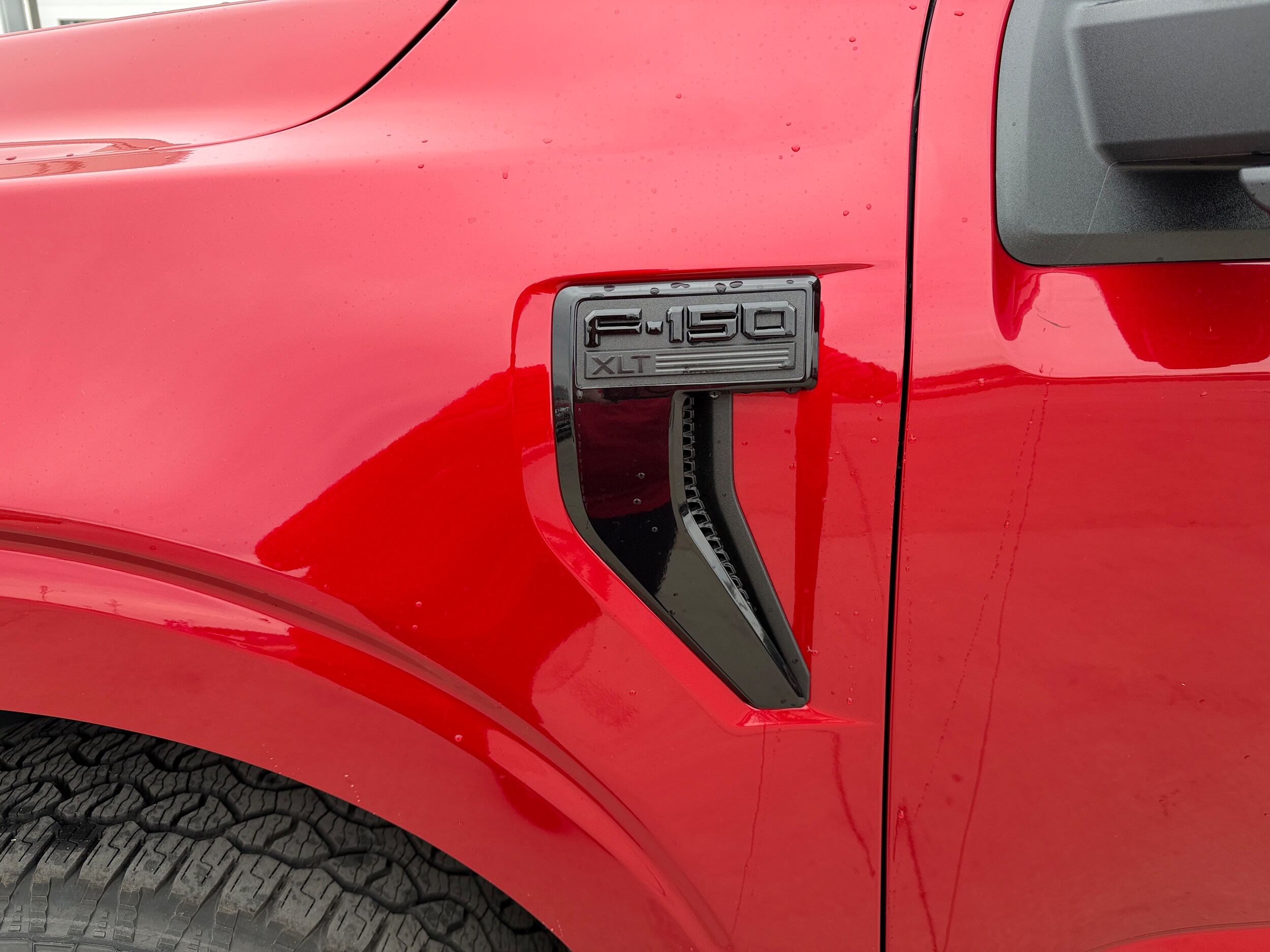 2025 Ford F-150 XLT photo 2