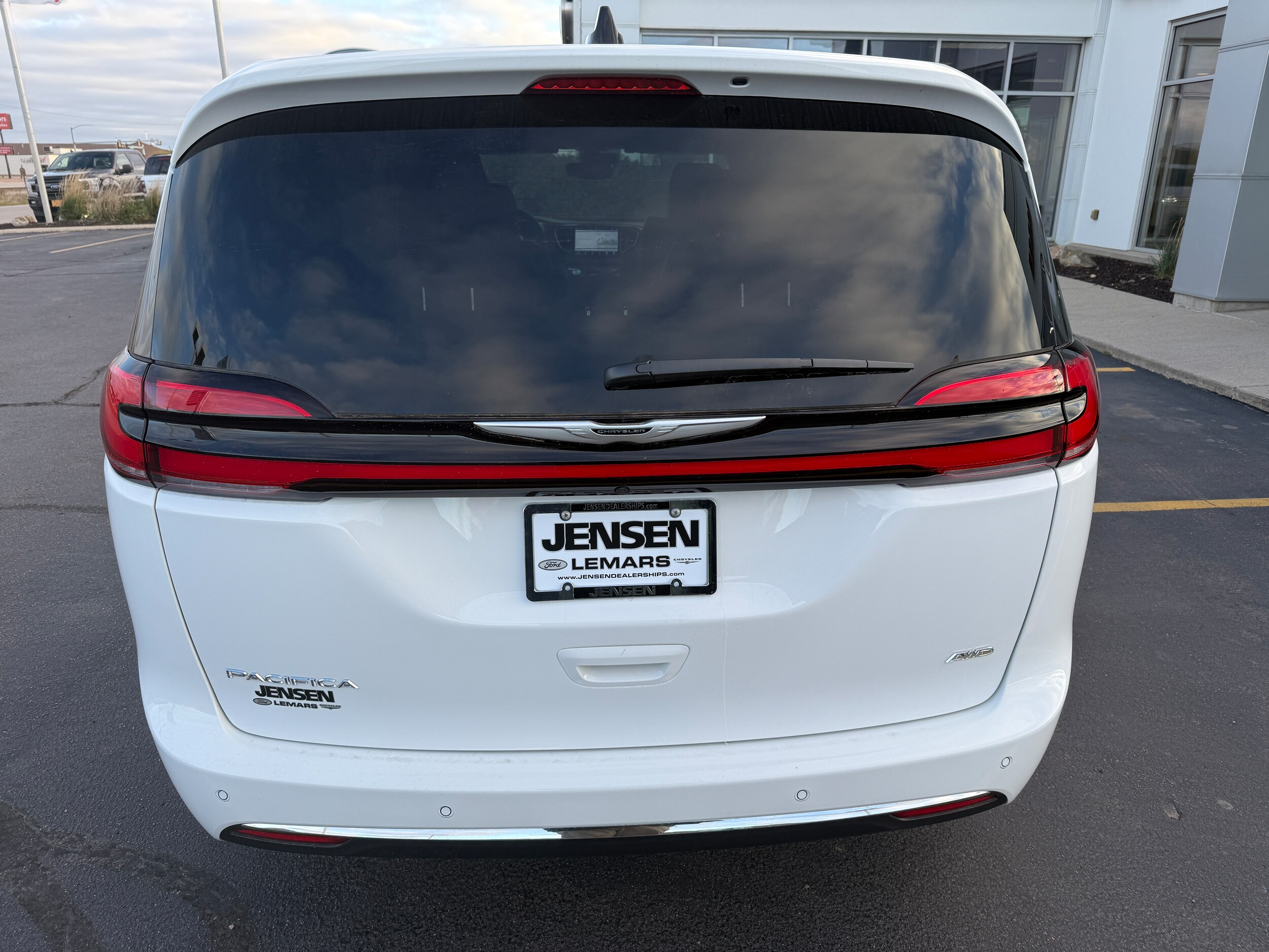 2025 Chrysler Pacifica photo 3