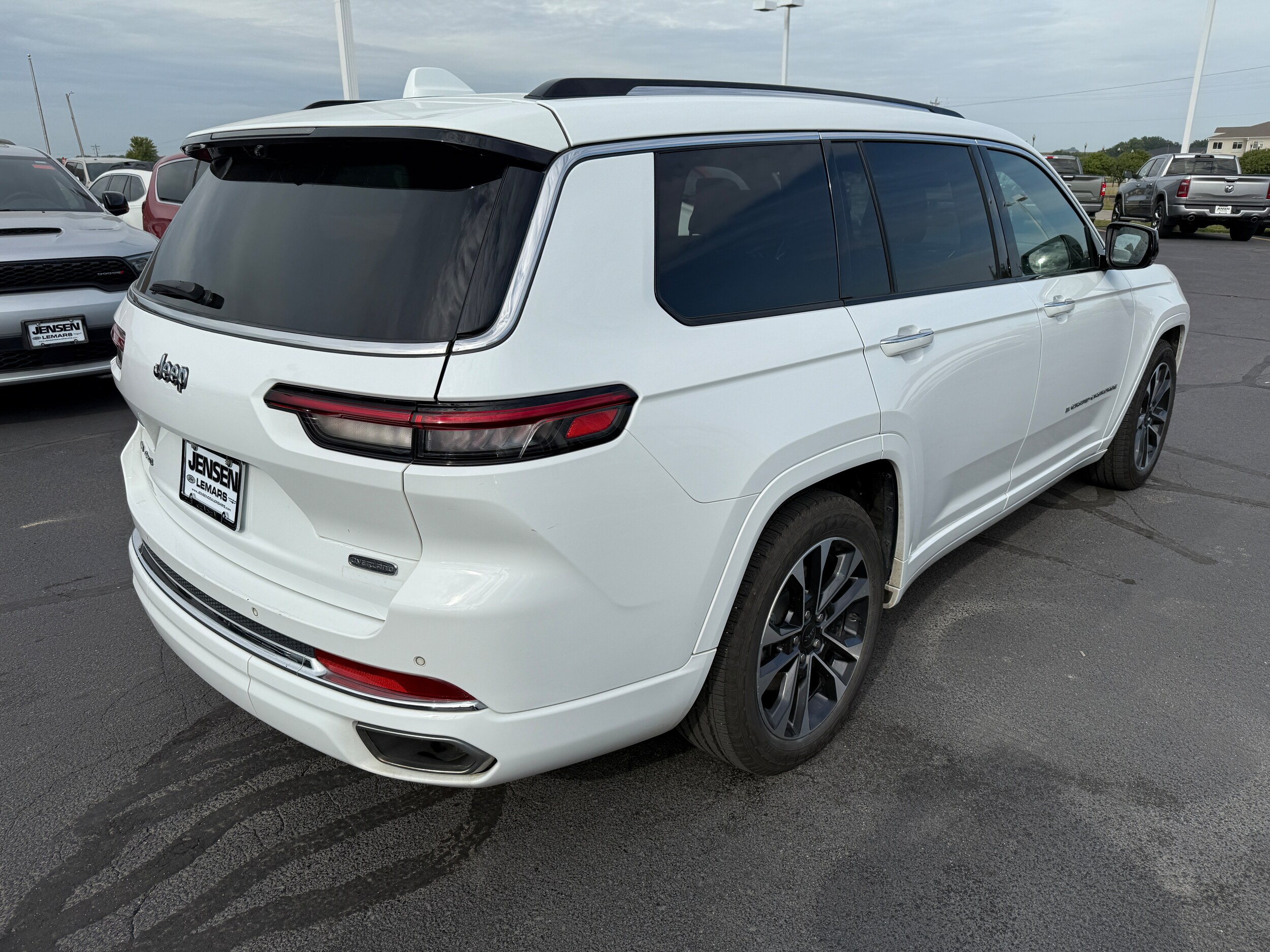 2022 Jeep Grand Cherokee Overland photo 4