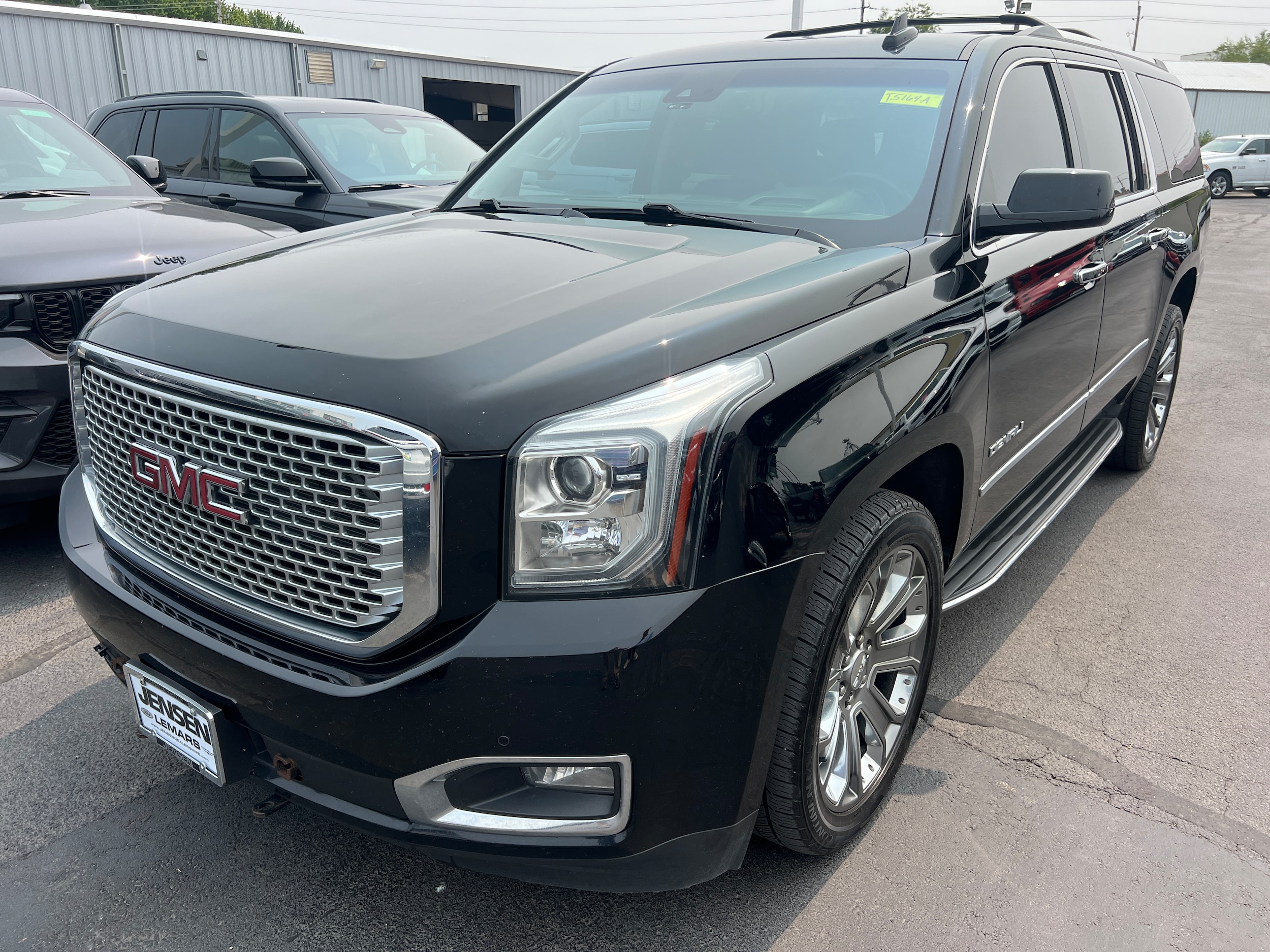 Used 2016 GMC Yukon XL Denali with VIN 1GKS2HKJ7GR132061 for sale in Le Mars, IA