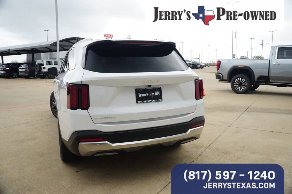 Used 2025 Kia Sorento S SUV