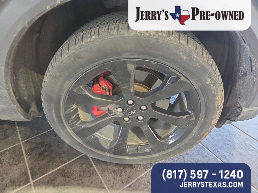 2021 Ford Explorer ST photo 3