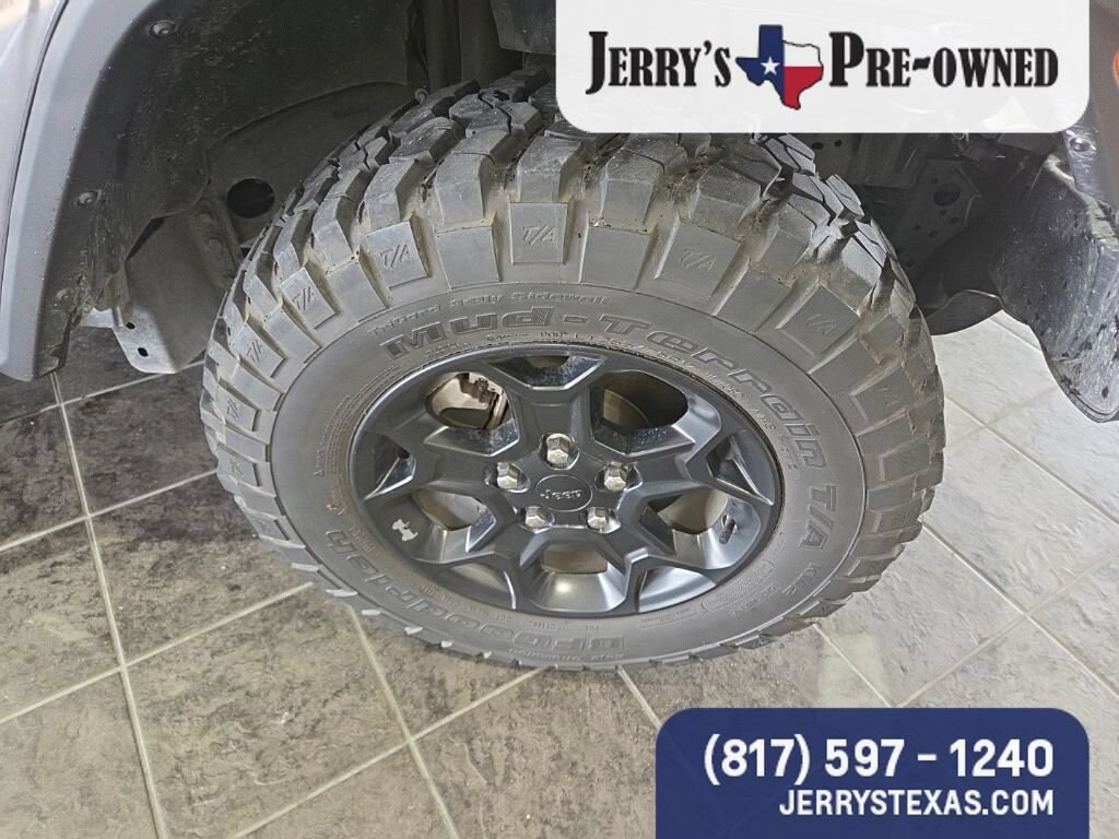 Used 2023 Jeep Gladiator Willys Truck Crew Cab
