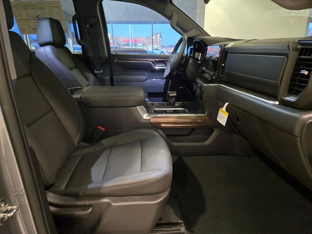 2026 CHEVROLET SILVERADO - Image 5