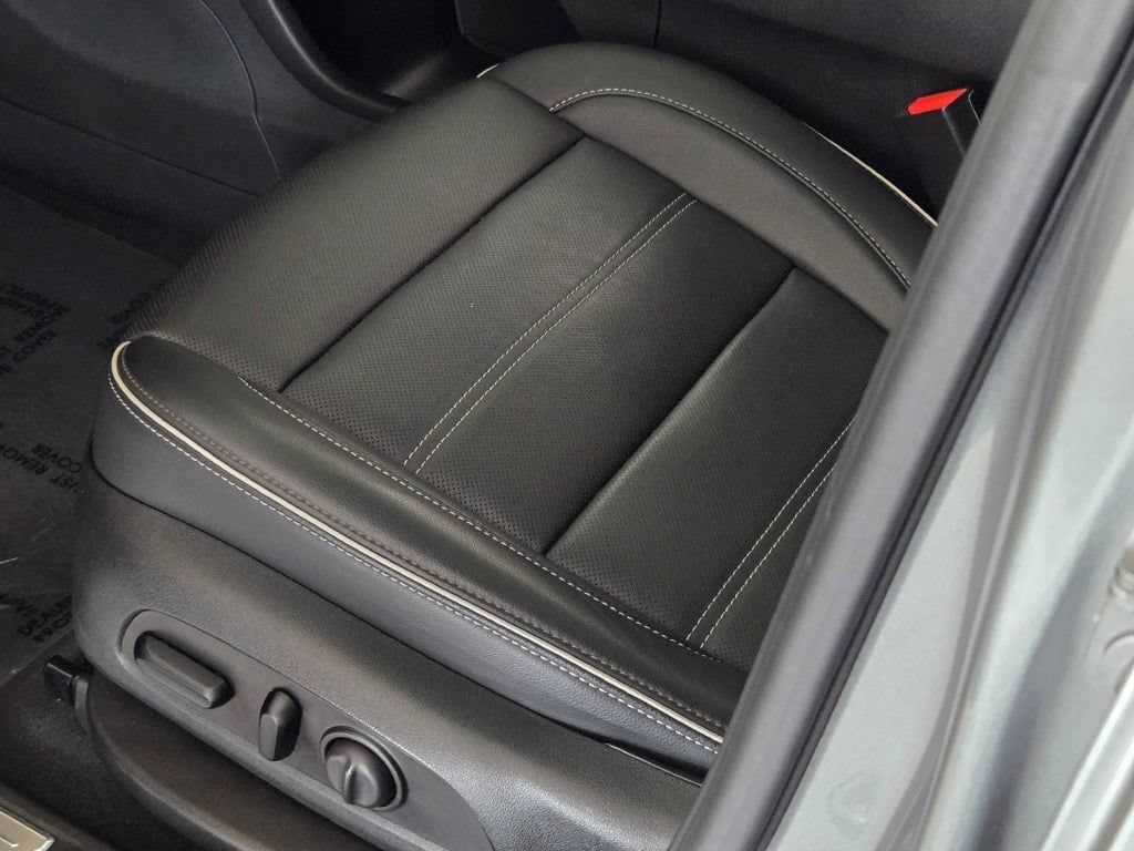 2023 GMC Acadia Denali - Photo 24