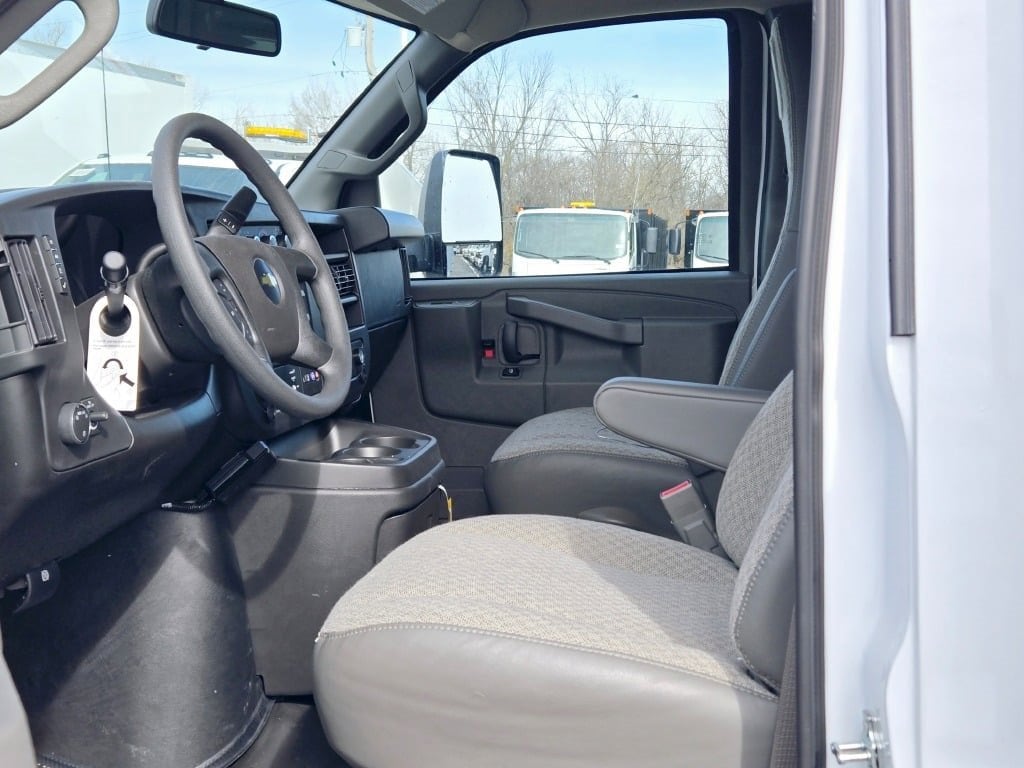 2024 CHEVROLET EXPRESS - Image 17