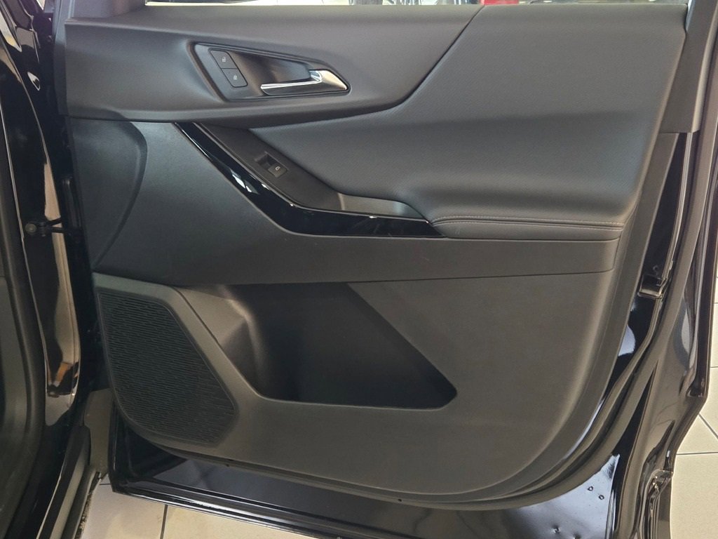 2026 Chevrolet Equinox LT photo 2