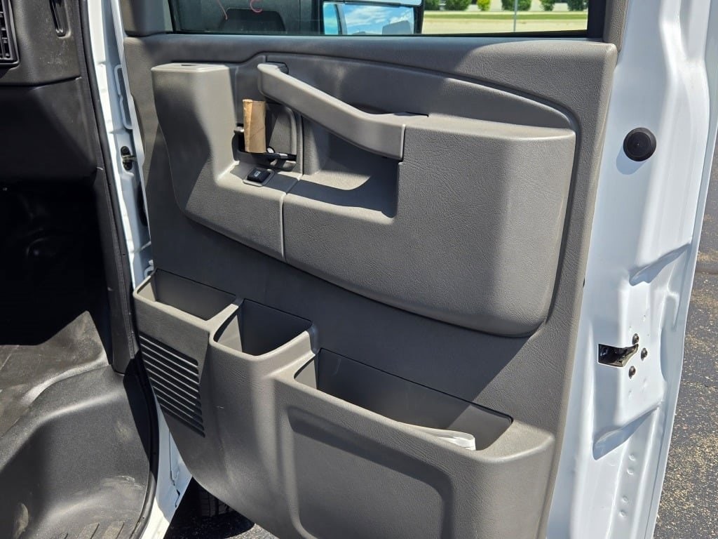 2024 CHEVROLET EXPRESS - Image 4