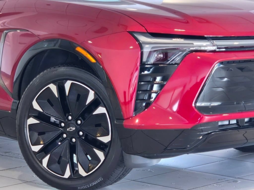 Used 2024 Chevrolet Blazer EV RS with VIN 3GNKDCRJ5RS223934 for sale in Glen Ellyn, IL