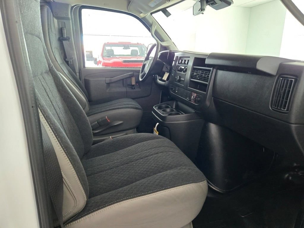 2026 Chevrolet Express Cargo Work Van - Photo 6