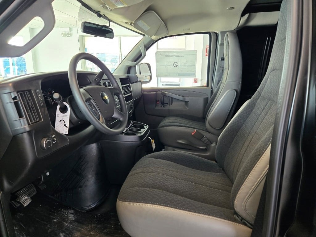2025 CHEVROLET EXPRESS - Image 14