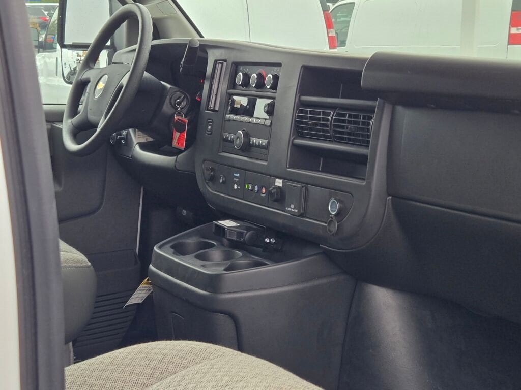 2025 CHEVROLET EXPRESS - Image 6