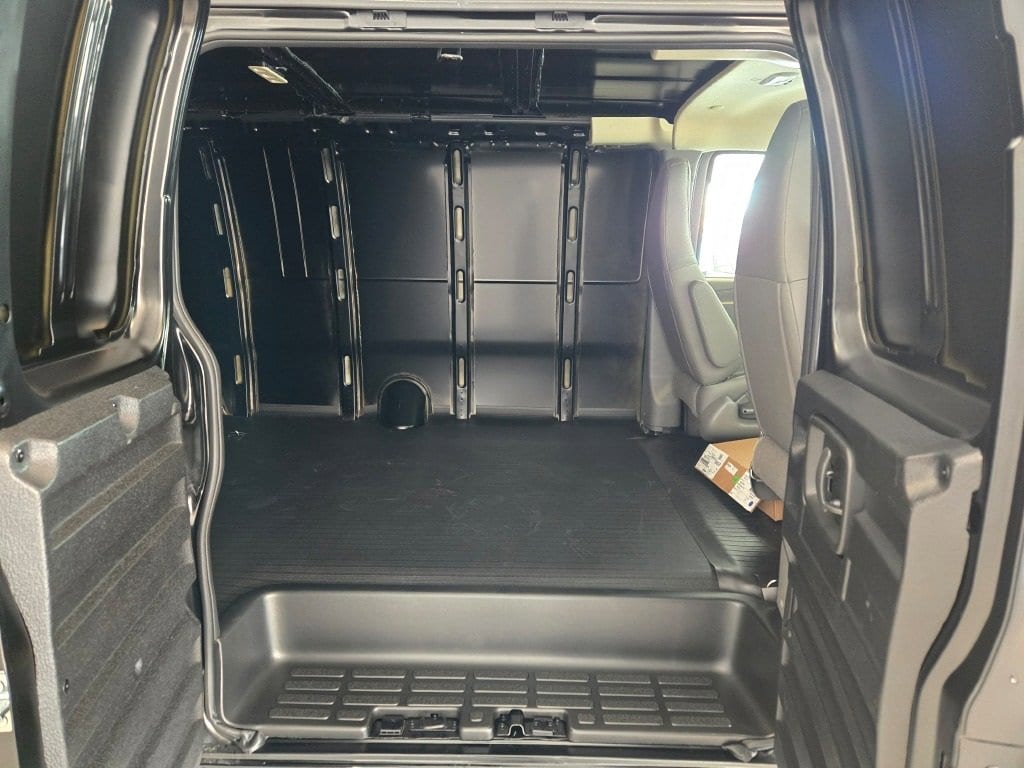 2025 CHEVROLET EXPRESS - Image 7
