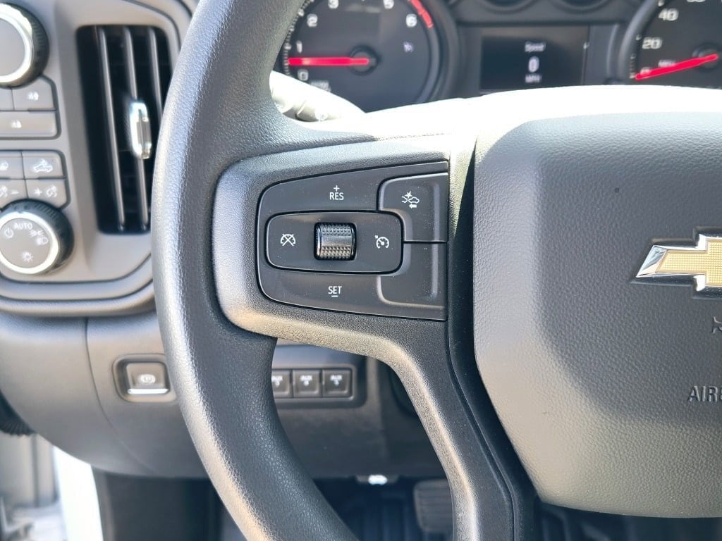 2024 CHEVROLET SILVERADO HD - Image 32